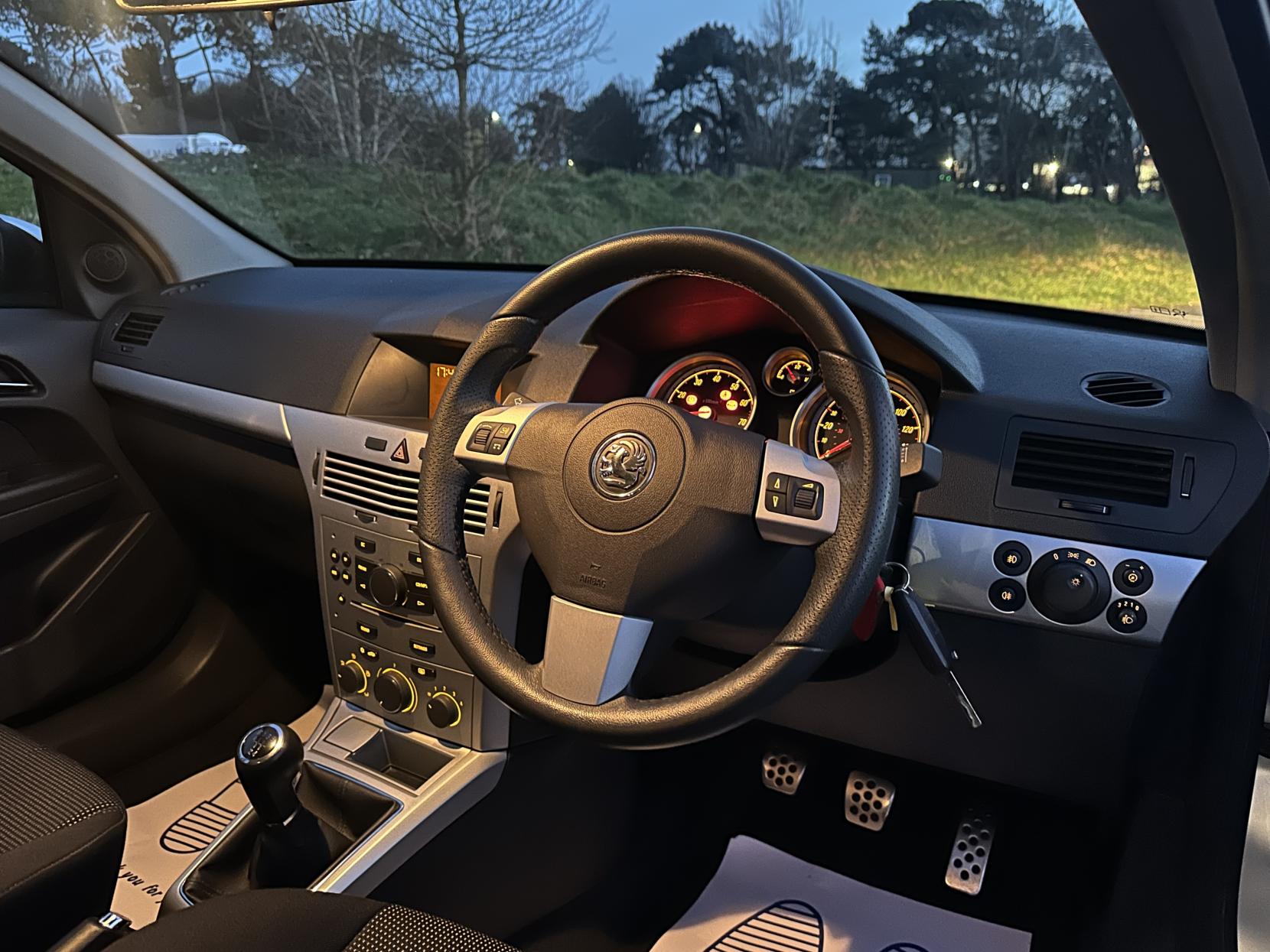 Vauxhall Astra 1.6i 16v SXi Hatchback 5dr Petrol Manual (155 g/km, 113 bhp)