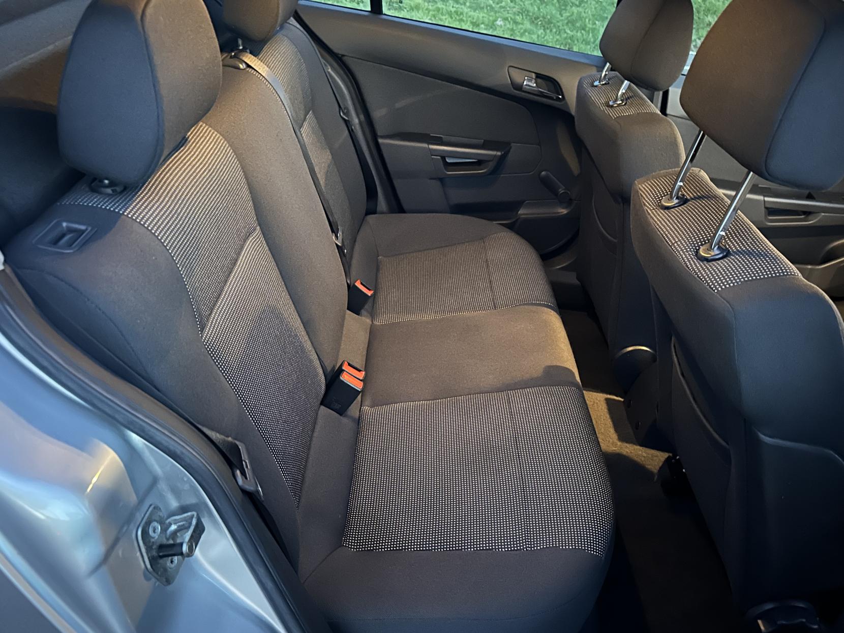 Vauxhall Astra 1.6i 16v SXi Hatchback 5dr Petrol Manual (155 g/km, 113 bhp)