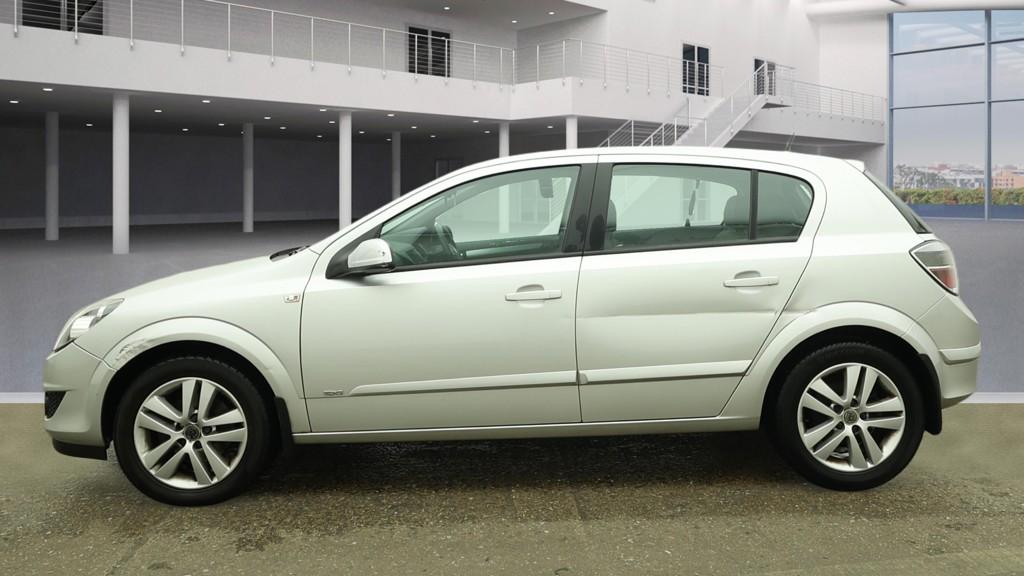 Vauxhall Astra 1.6i 16v SXi Hatchback 5dr Petrol Manual (155 g/km, 113 bhp)