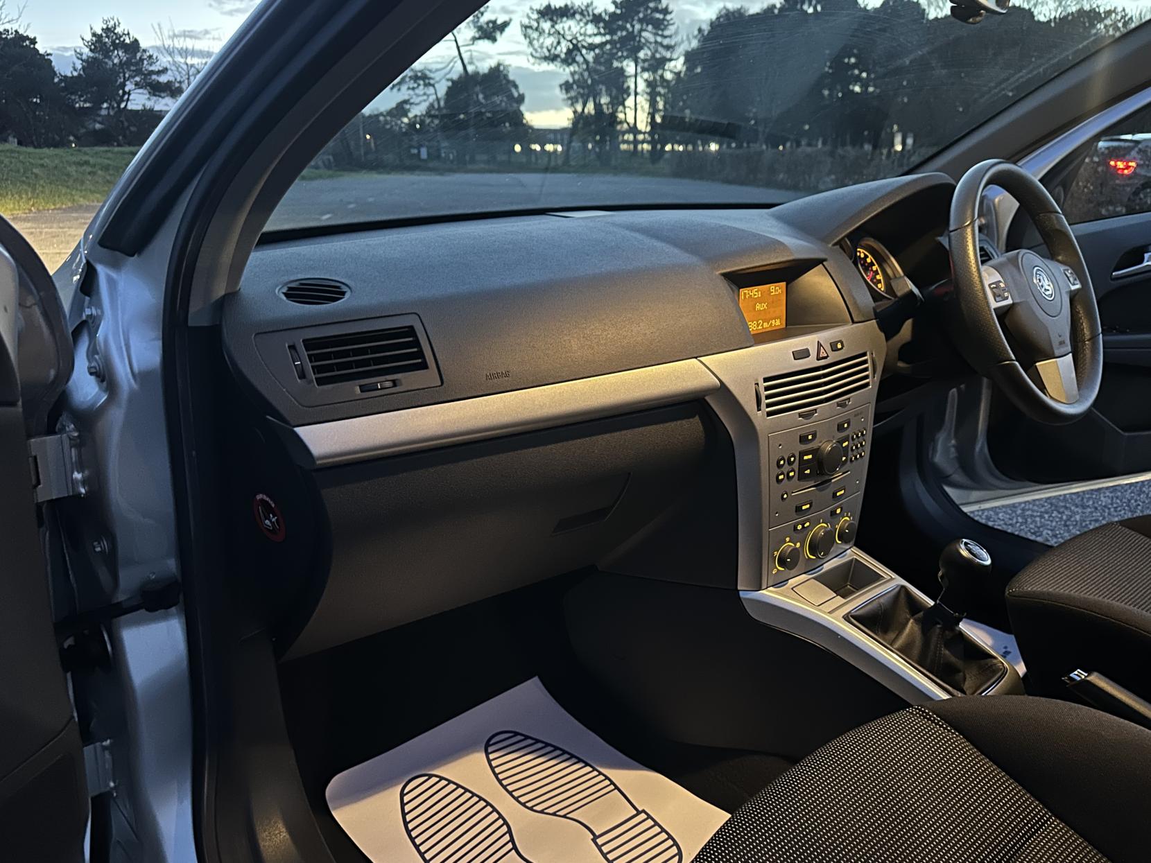 Vauxhall Astra 1.6i 16v SXi Hatchback 5dr Petrol Manual (155 g/km, 113 bhp)