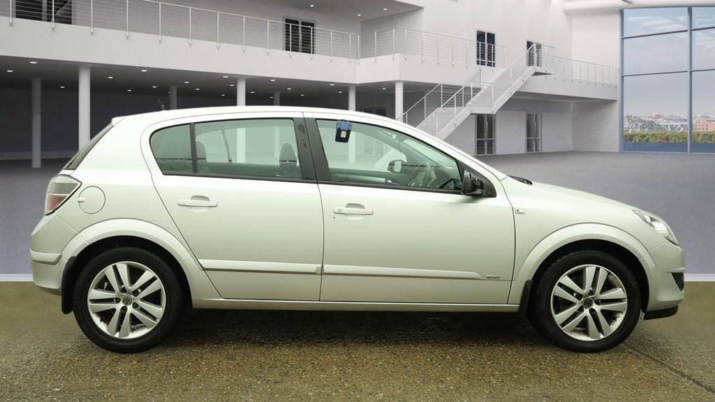 Vauxhall Astra 1.6i 16v SXi Hatchback 5dr Petrol Manual (155 g/km, 113 bhp)