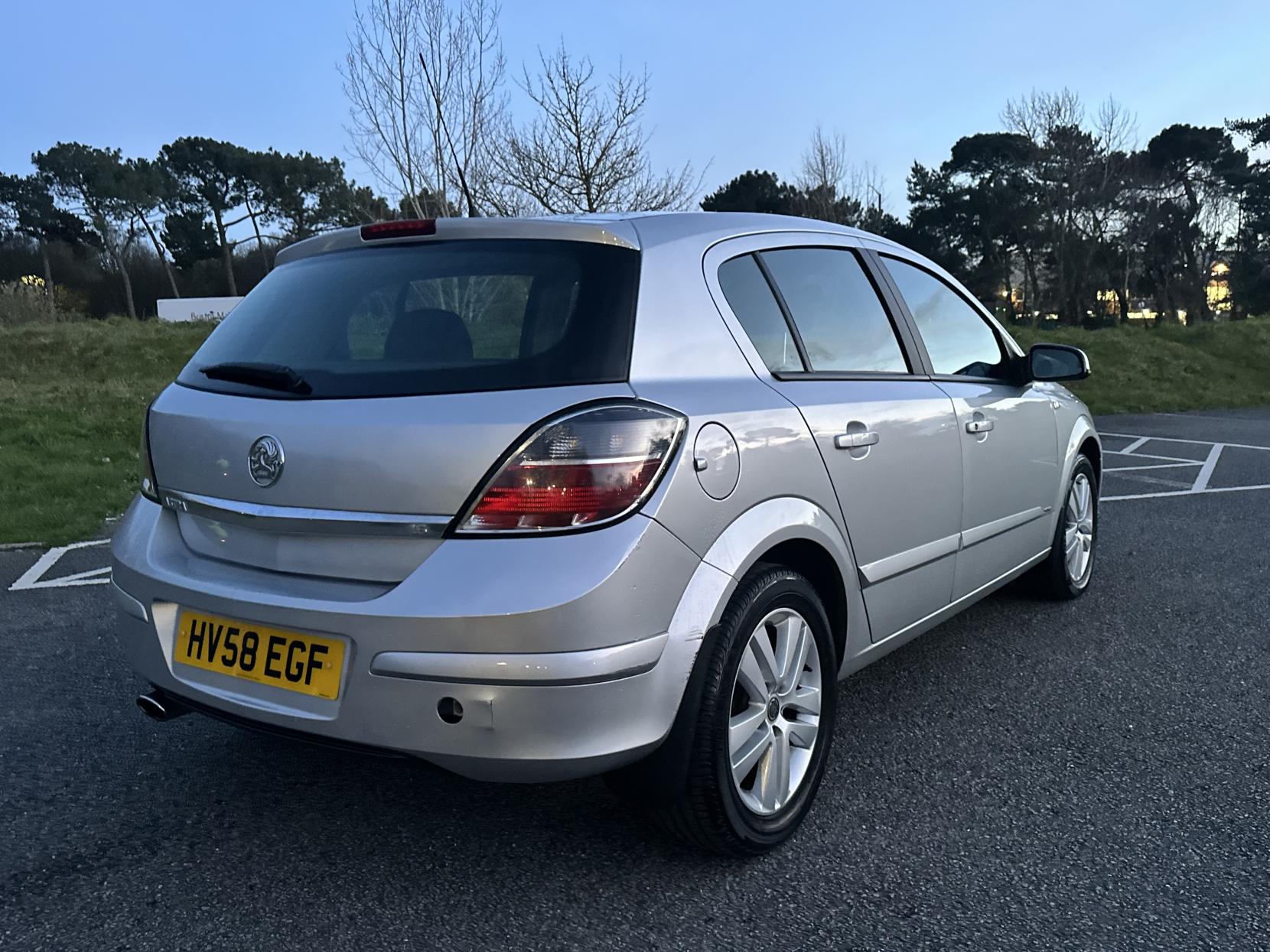 Vauxhall Astra 1.6i 16v SXi Hatchback 5dr Petrol Manual (155 g/km, 113 bhp)