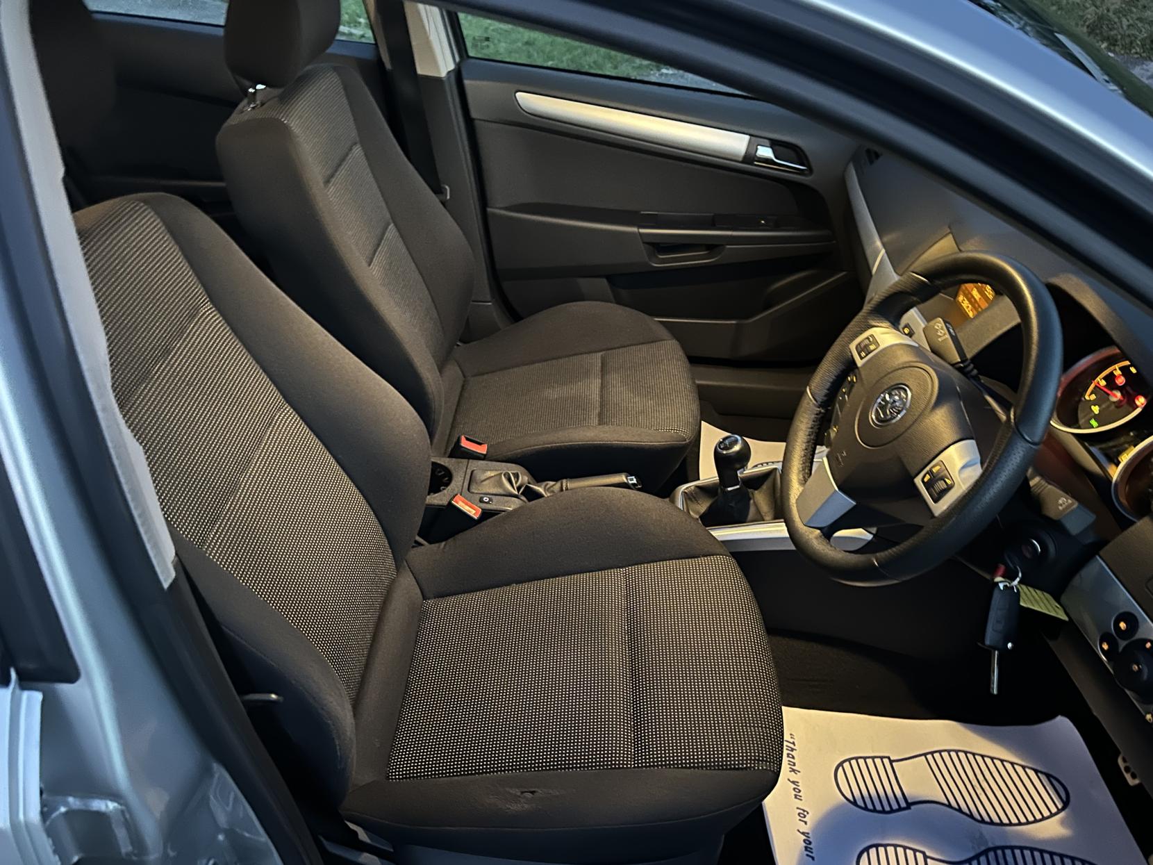 Vauxhall Astra 1.6i 16v SXi Hatchback 5dr Petrol Manual (155 g/km, 113 bhp)