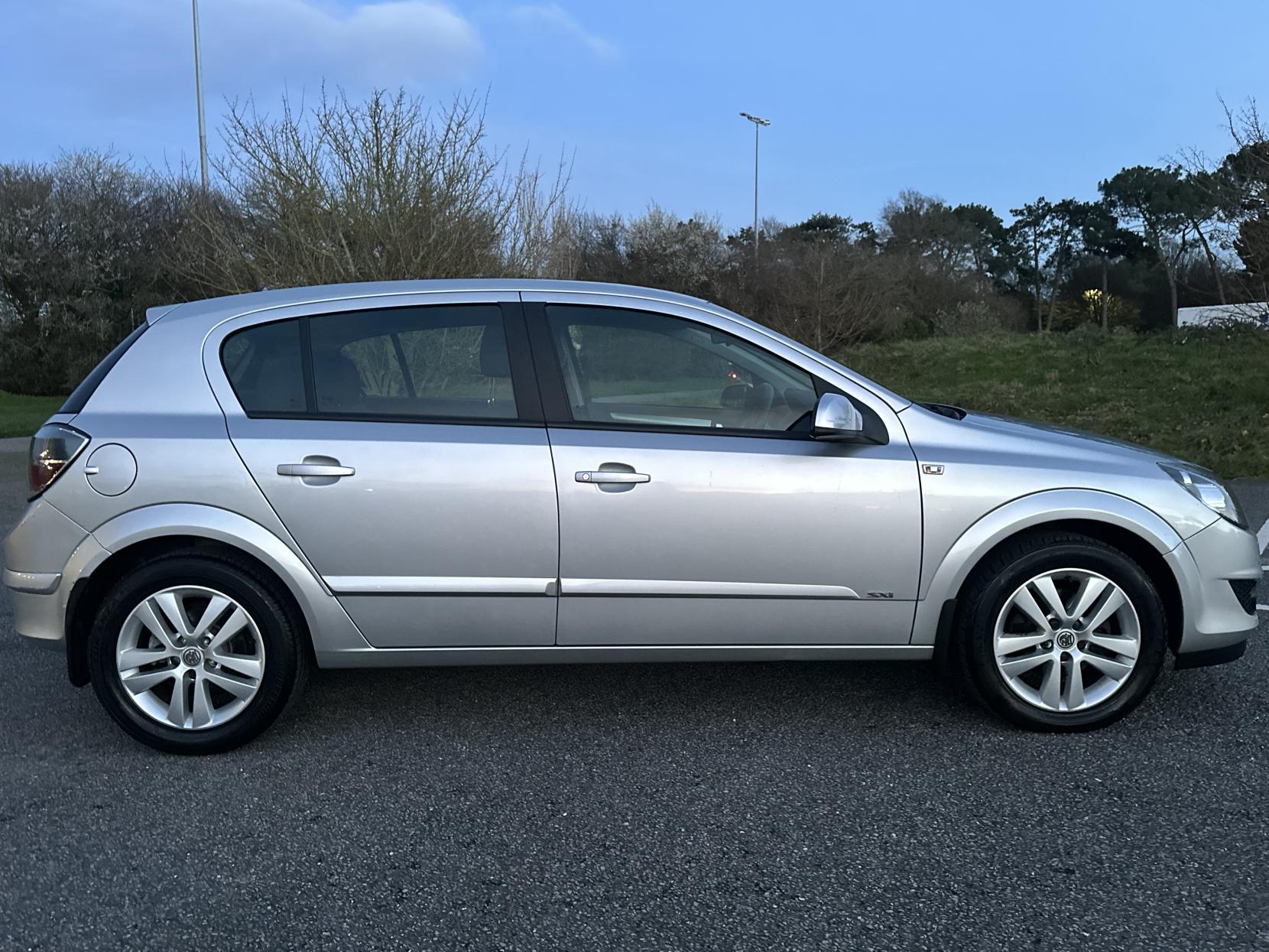 Vauxhall Astra 1.6i 16v SXi Hatchback 5dr Petrol Manual (155 g/km, 113 bhp)