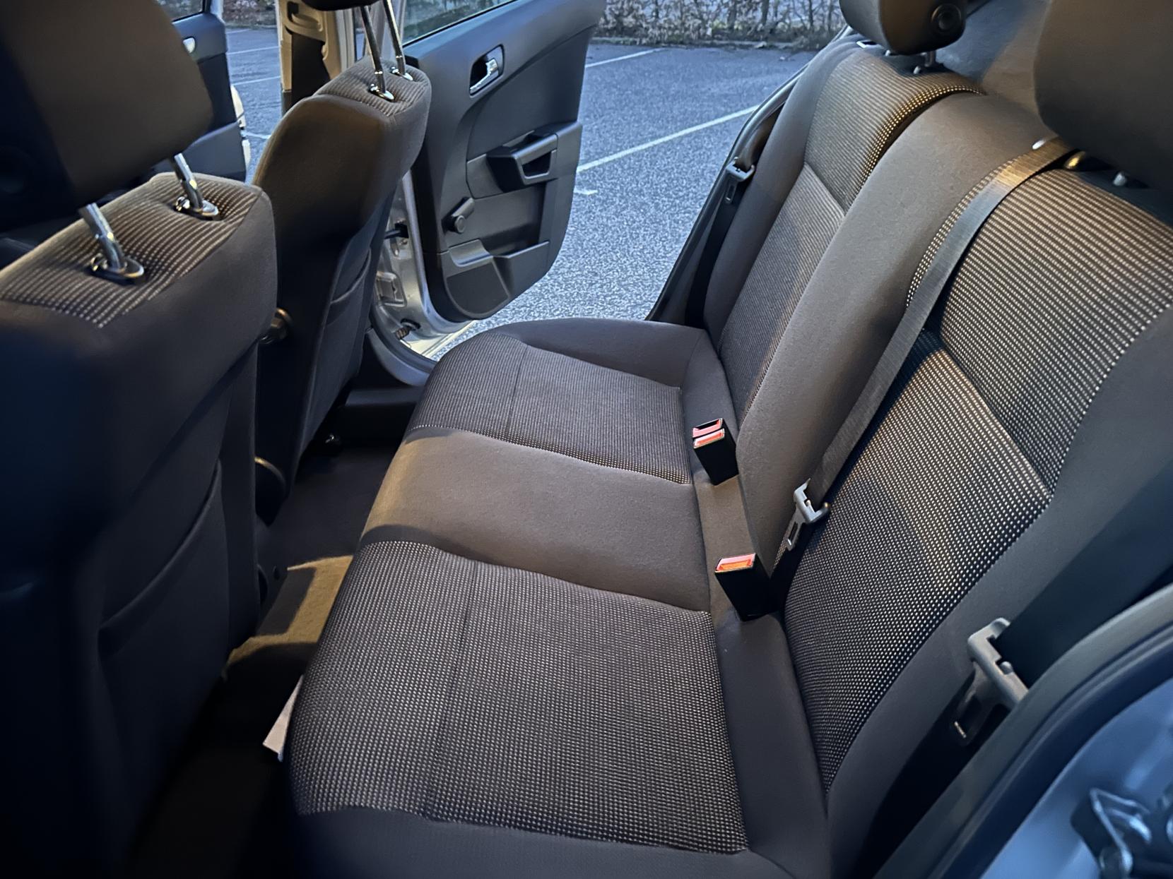 Vauxhall Astra 1.6i 16v SXi Hatchback 5dr Petrol Manual (155 g/km, 113 bhp)