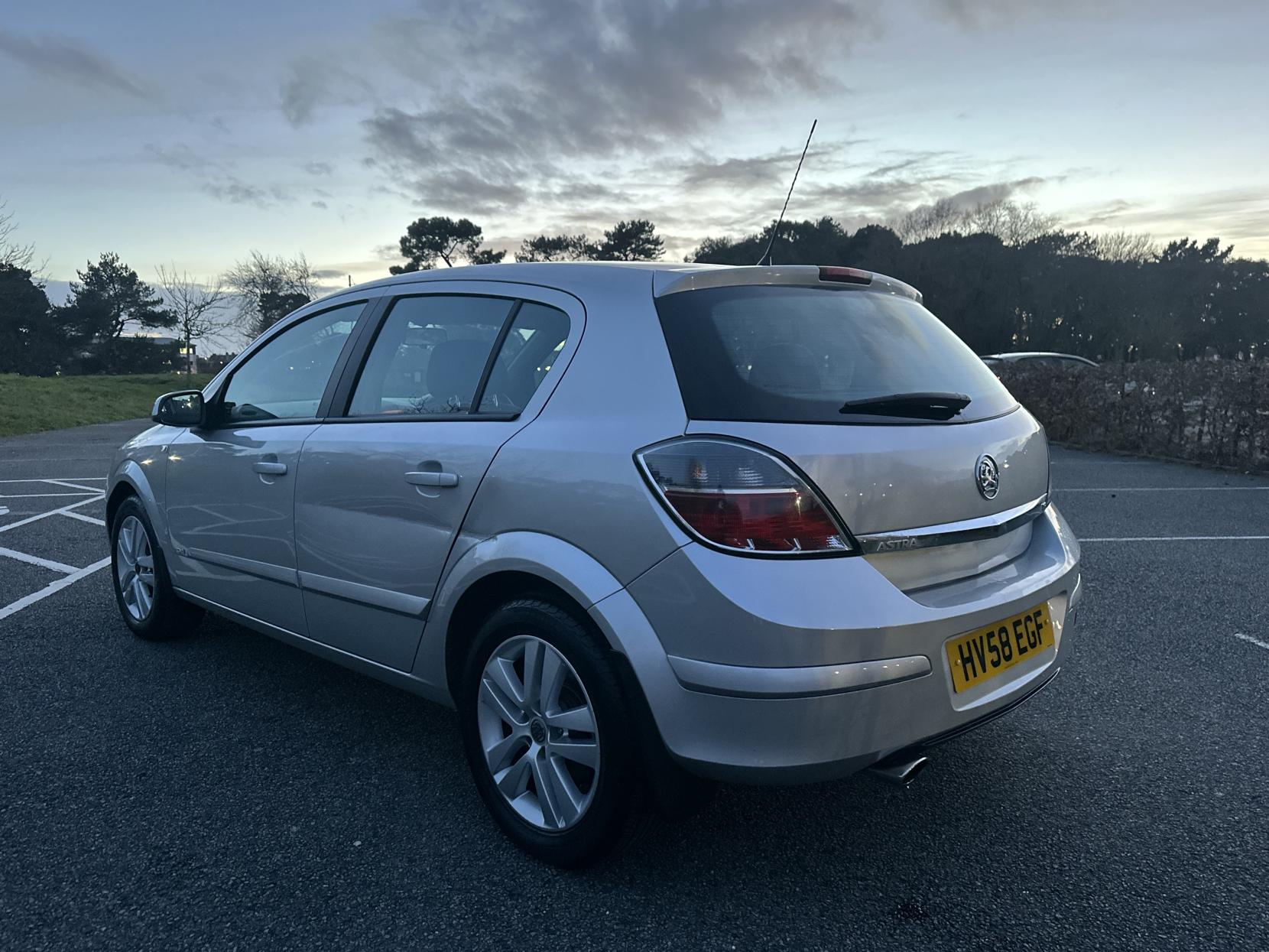 Vauxhall Astra 1.6i 16v SXi Hatchback 5dr Petrol Manual (155 g/km, 113 bhp)