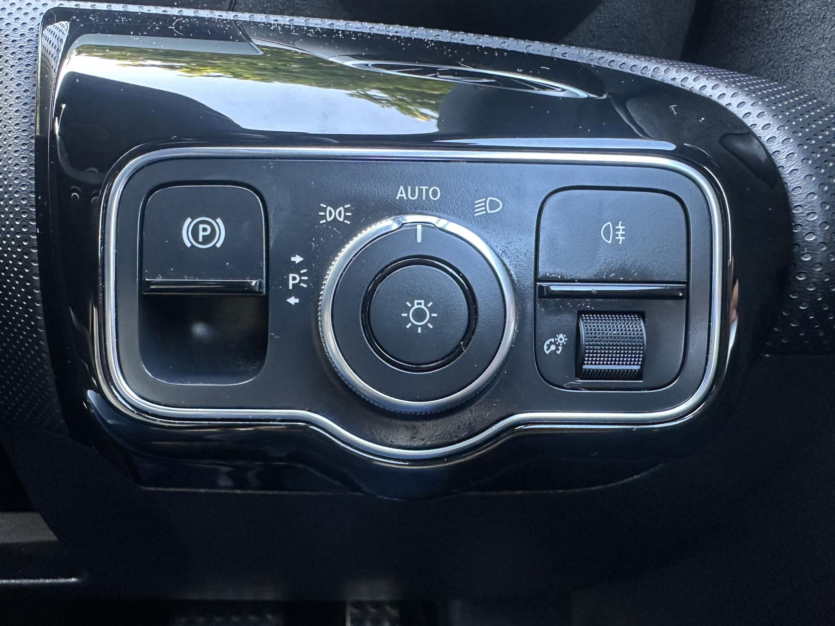Mercedes-Benz A Class 1.3 A250e 15.6kWh AMG Line (Executive) Saloon 4dr Petrol Plug-in Hybrid 8G-DCT Euro 6 (s/s) (218 ps)