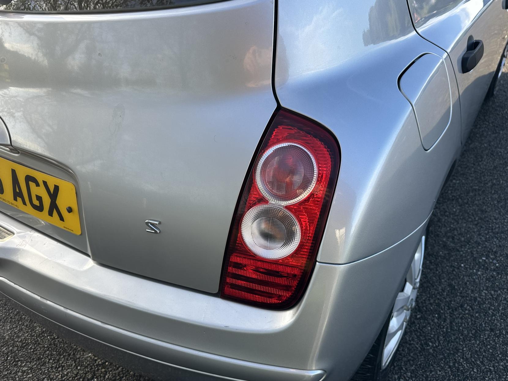 Nissan Micra 1.2 16v S Hatchback 5dr Petrol Manual (143 g/km, 79 bhp)