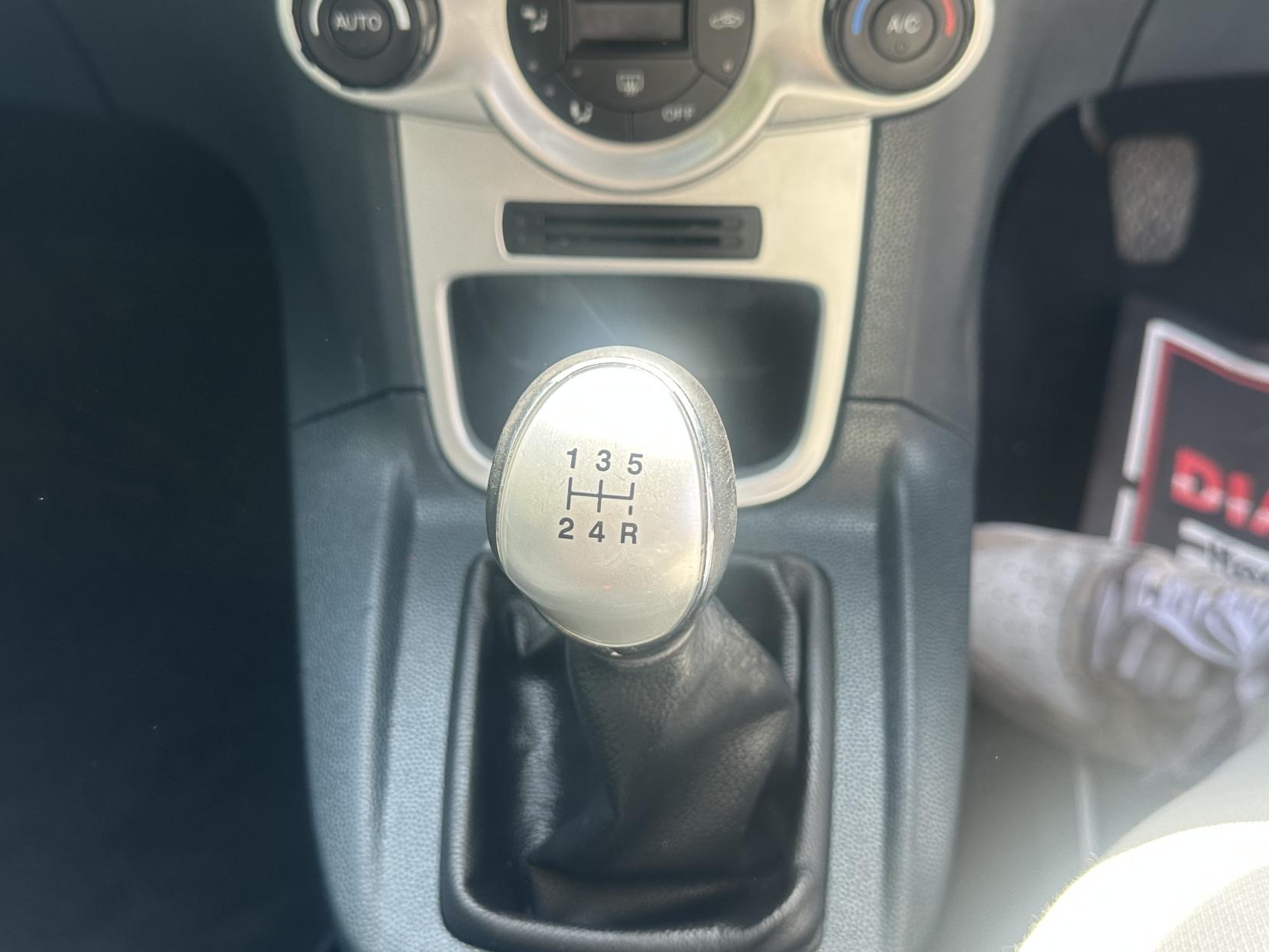 Ford Fiesta 1.4 Titanium Hatchback 5dr Petrol Manual (133 g/km, 94 bhp)