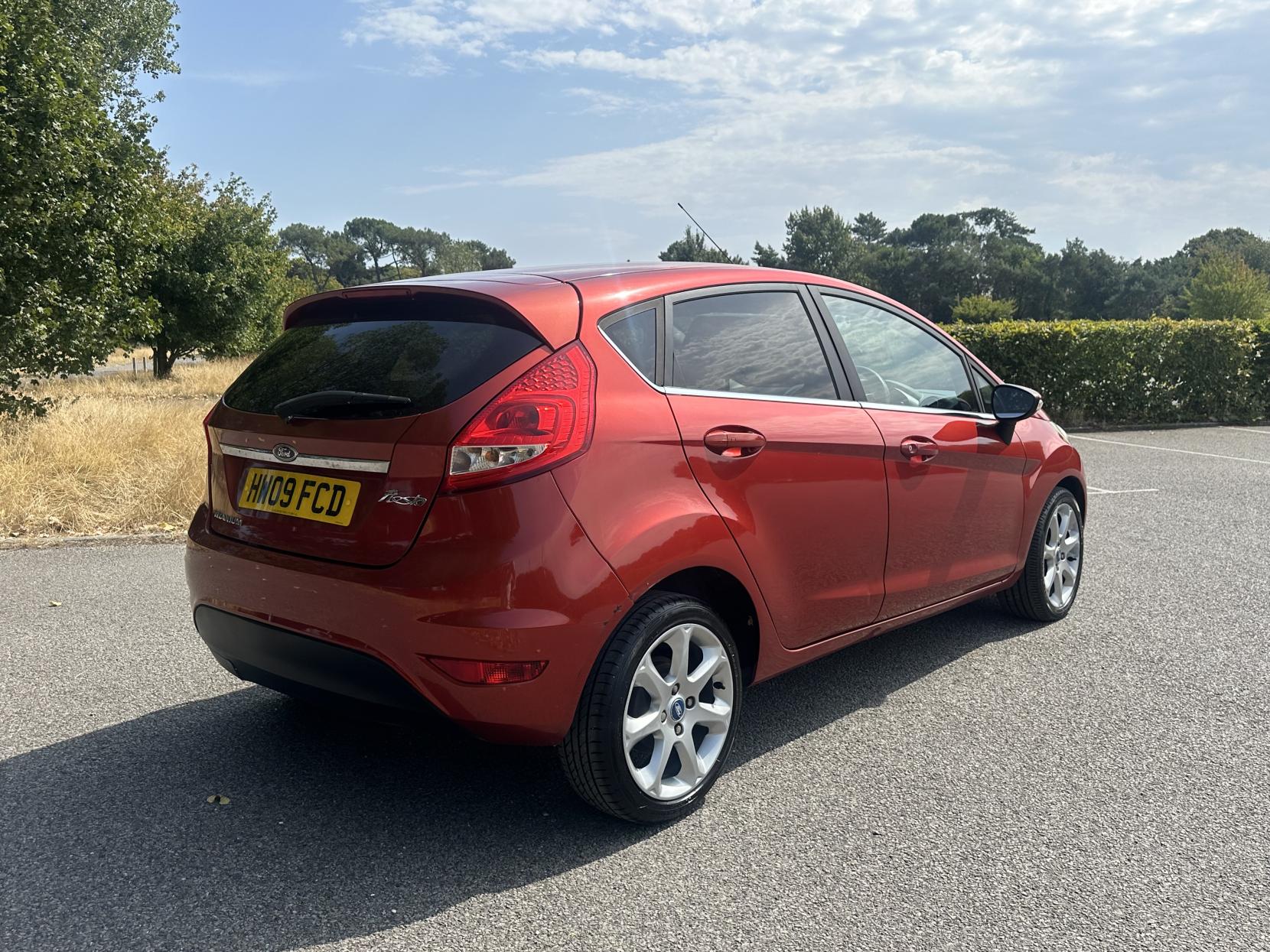 Ford Fiesta 1.4 Titanium Hatchback 5dr Petrol Manual (133 g/km, 94 bhp)