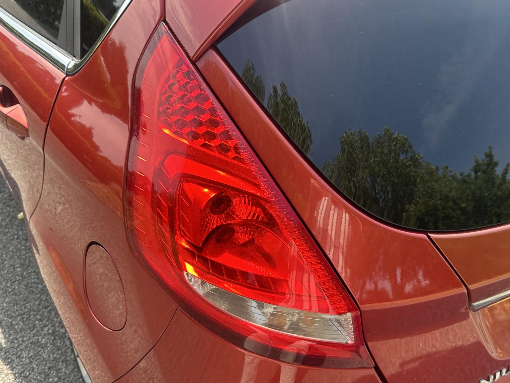 Ford Fiesta 1.4 Titanium Hatchback 5dr Petrol Manual (133 g/km, 94 bhp)