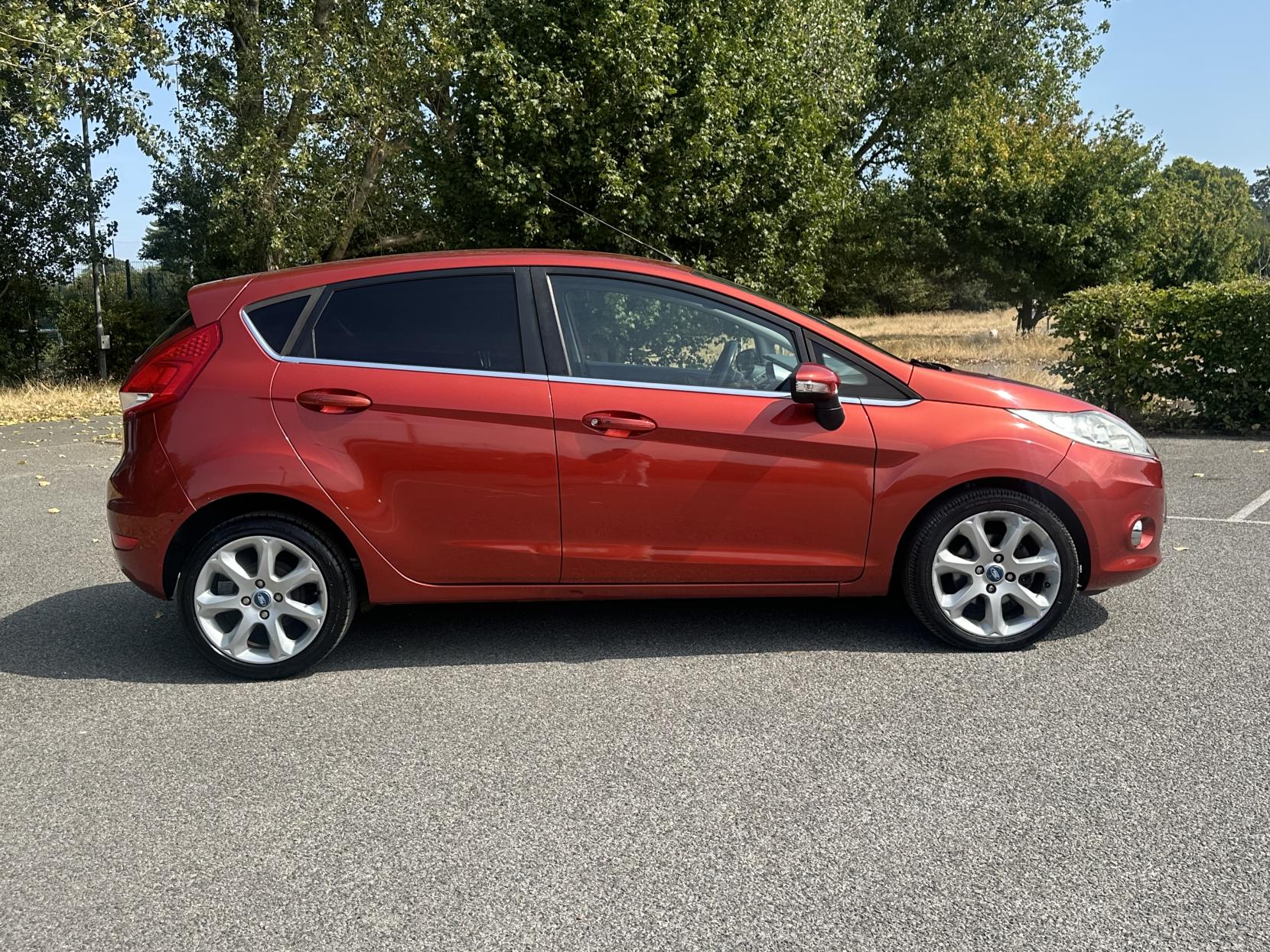 Ford Fiesta 1.4 Titanium Hatchback 5dr Petrol Manual (133 g/km, 94 bhp)