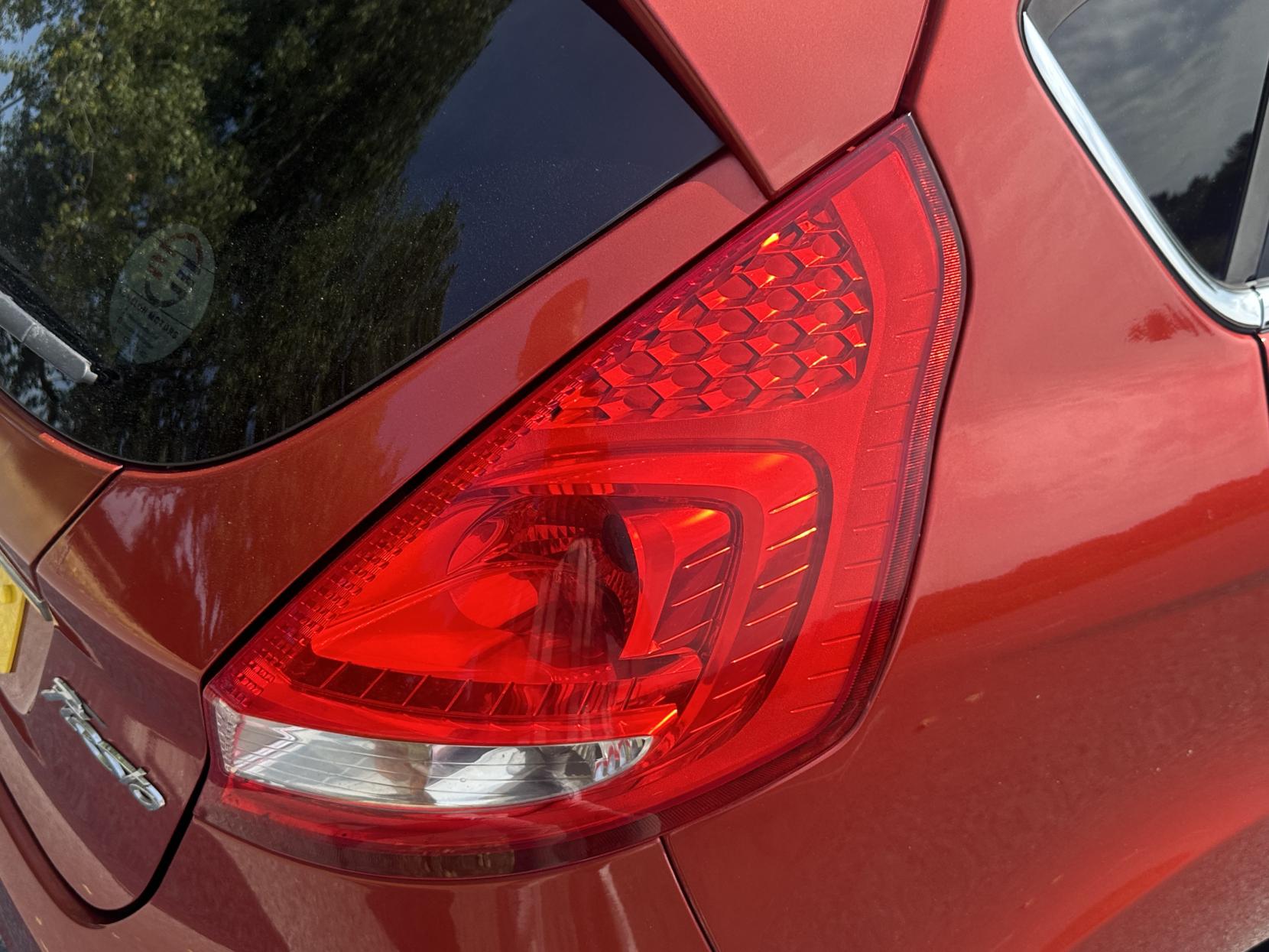 Ford Fiesta 1.4 Titanium Hatchback 5dr Petrol Manual (133 g/km, 94 bhp)