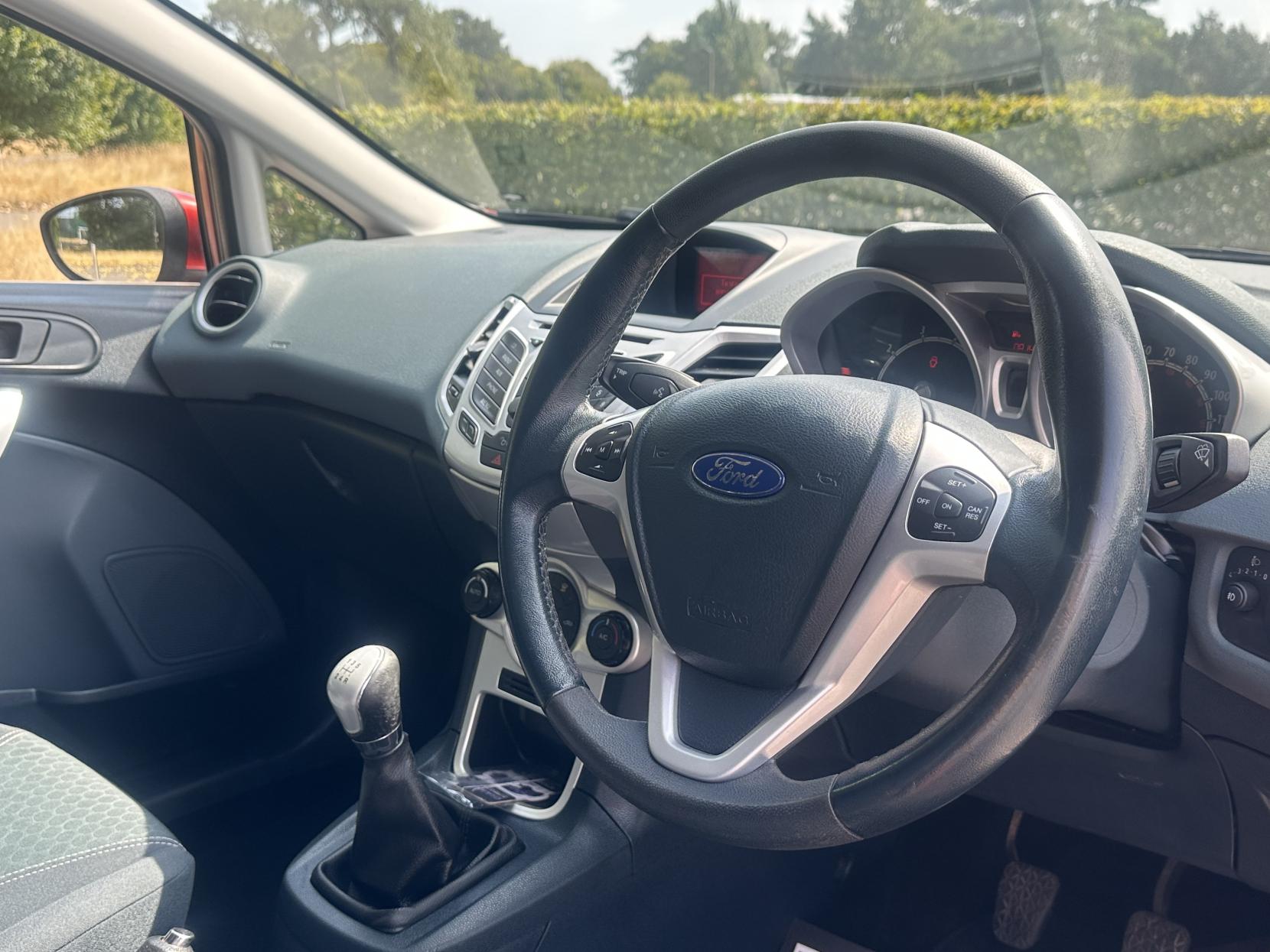 Ford Fiesta 1.4 Titanium Hatchback 5dr Petrol Manual (133 g/km, 94 bhp)
