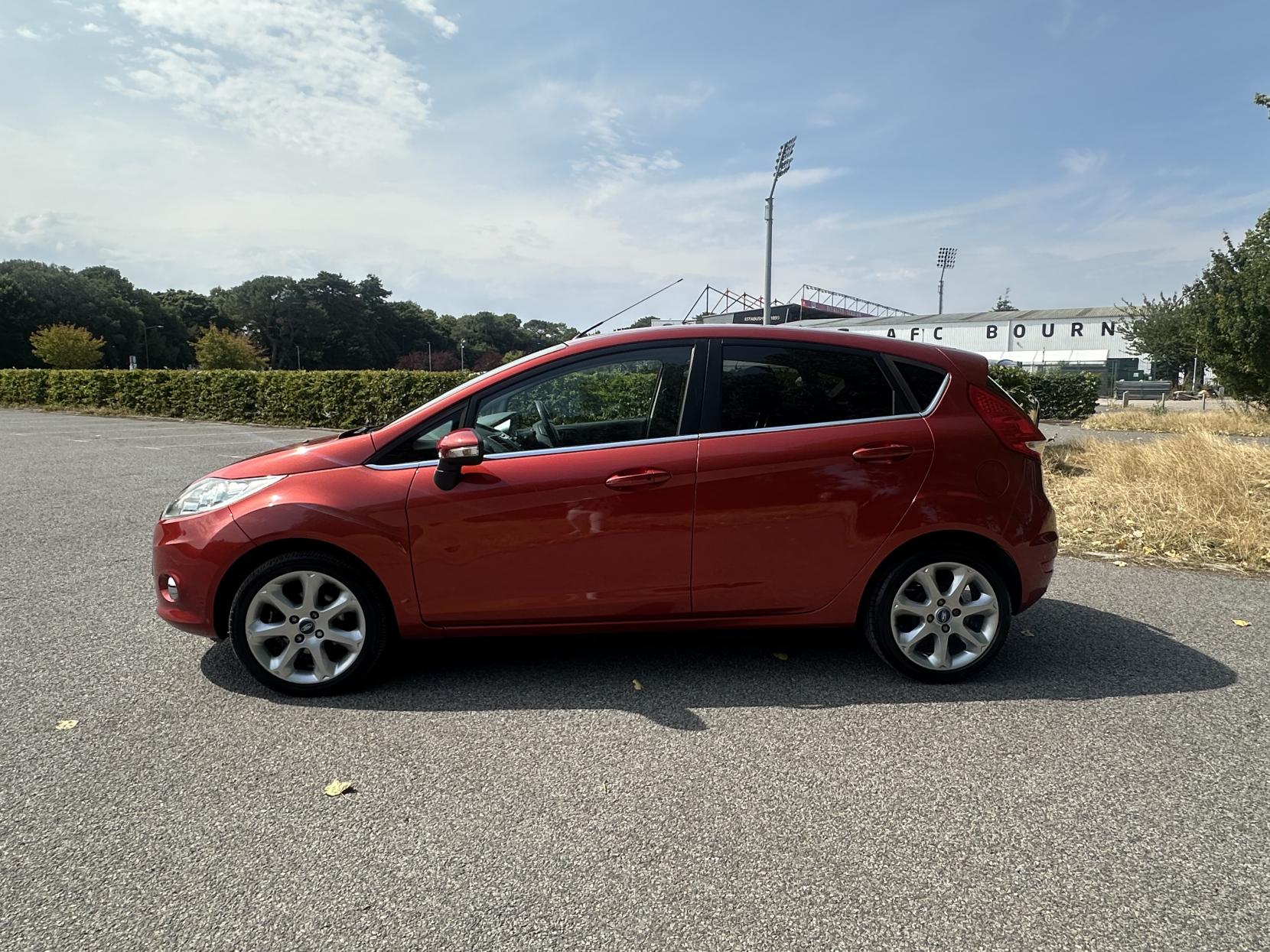 Ford Fiesta 1.4 Titanium Hatchback 5dr Petrol Manual (133 g/km, 94 bhp)