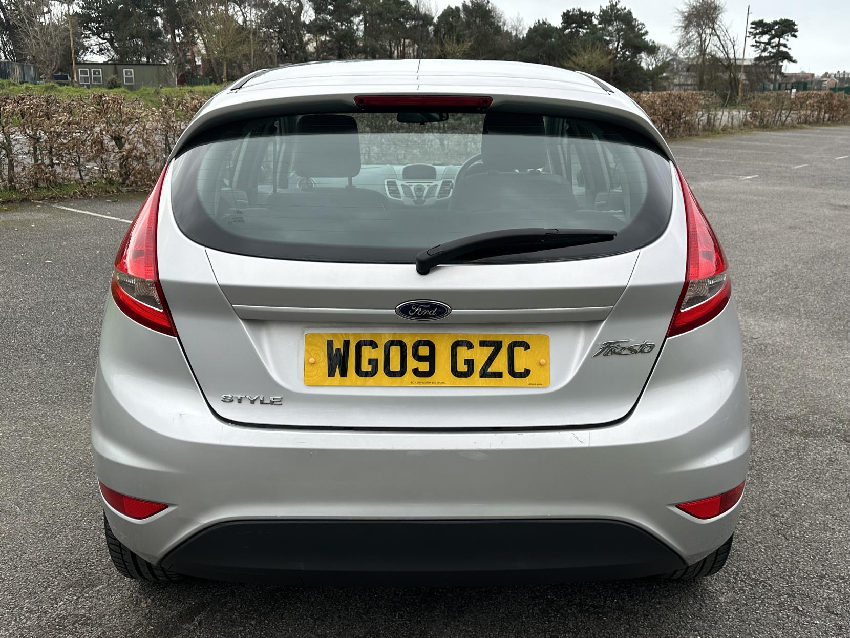 Ford Fiesta 1.25 Style Hatchback 5dr Petrol Manual (128 g/km, 59 bhp)