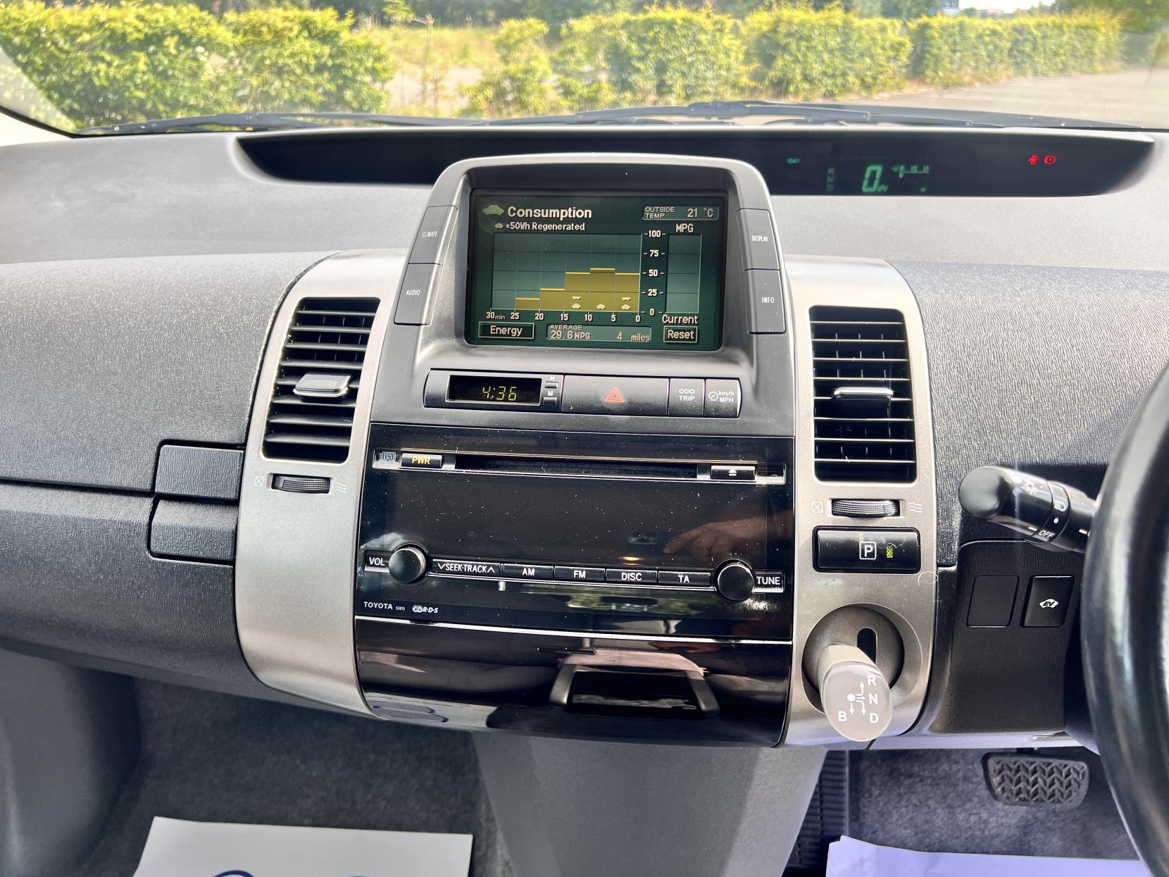 Toyota Prius 1.5 T3 Hatchback 5dr Petrol Hybrid CVT (104 g/km, 76 bhp)