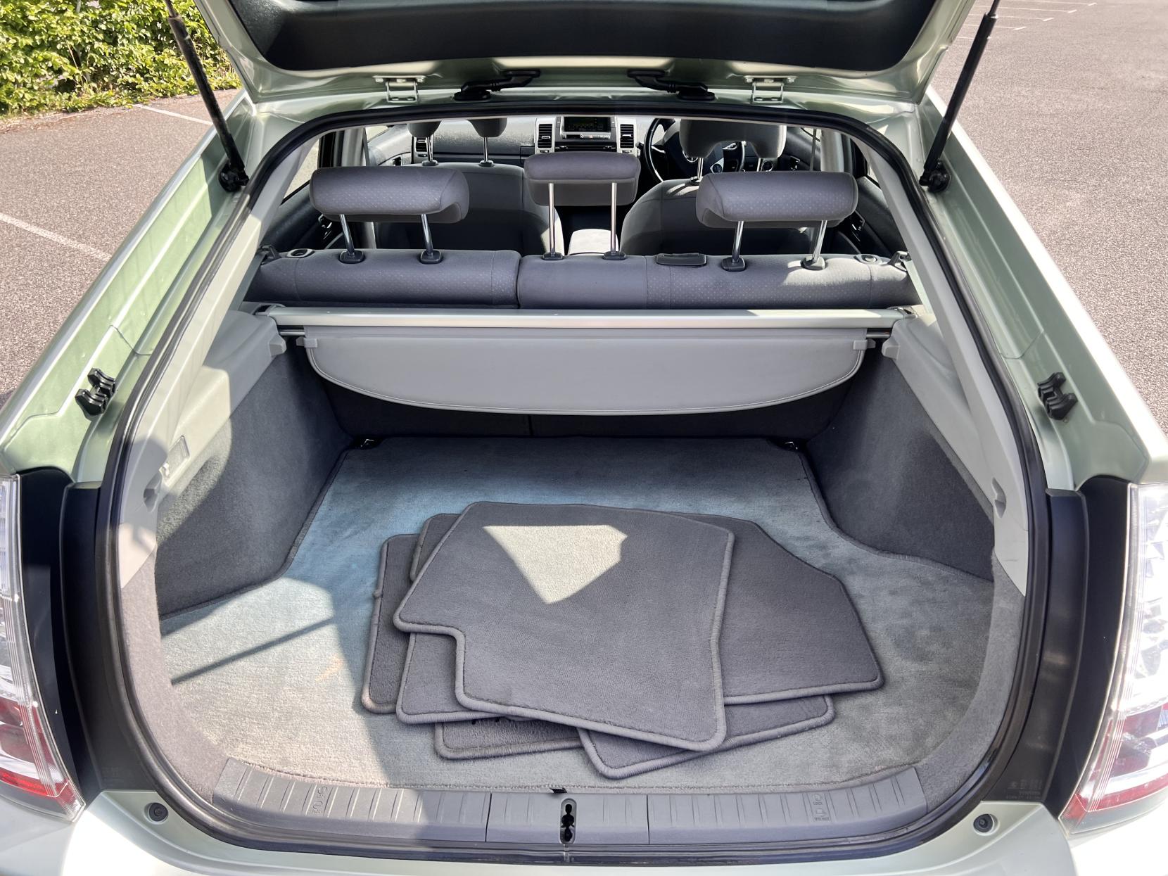 Toyota Prius 1.5 T3 Hatchback 5dr Petrol Hybrid CVT (104 g/km, 76 bhp)