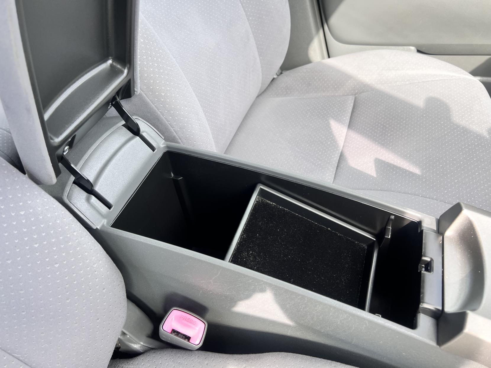 Toyota Prius 1.5 T3 Hatchback 5dr Petrol Hybrid CVT (104 g/km, 76 bhp)