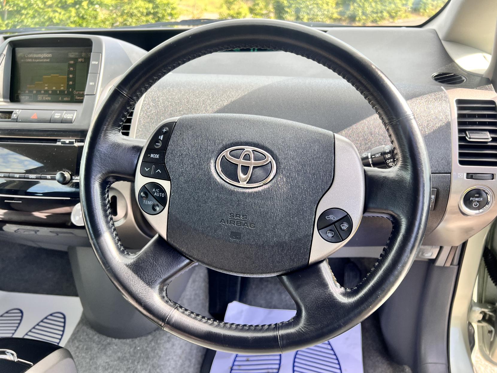 Toyota Prius 1.5 T3 Hatchback 5dr Petrol Hybrid CVT (104 g/km, 76 bhp)
