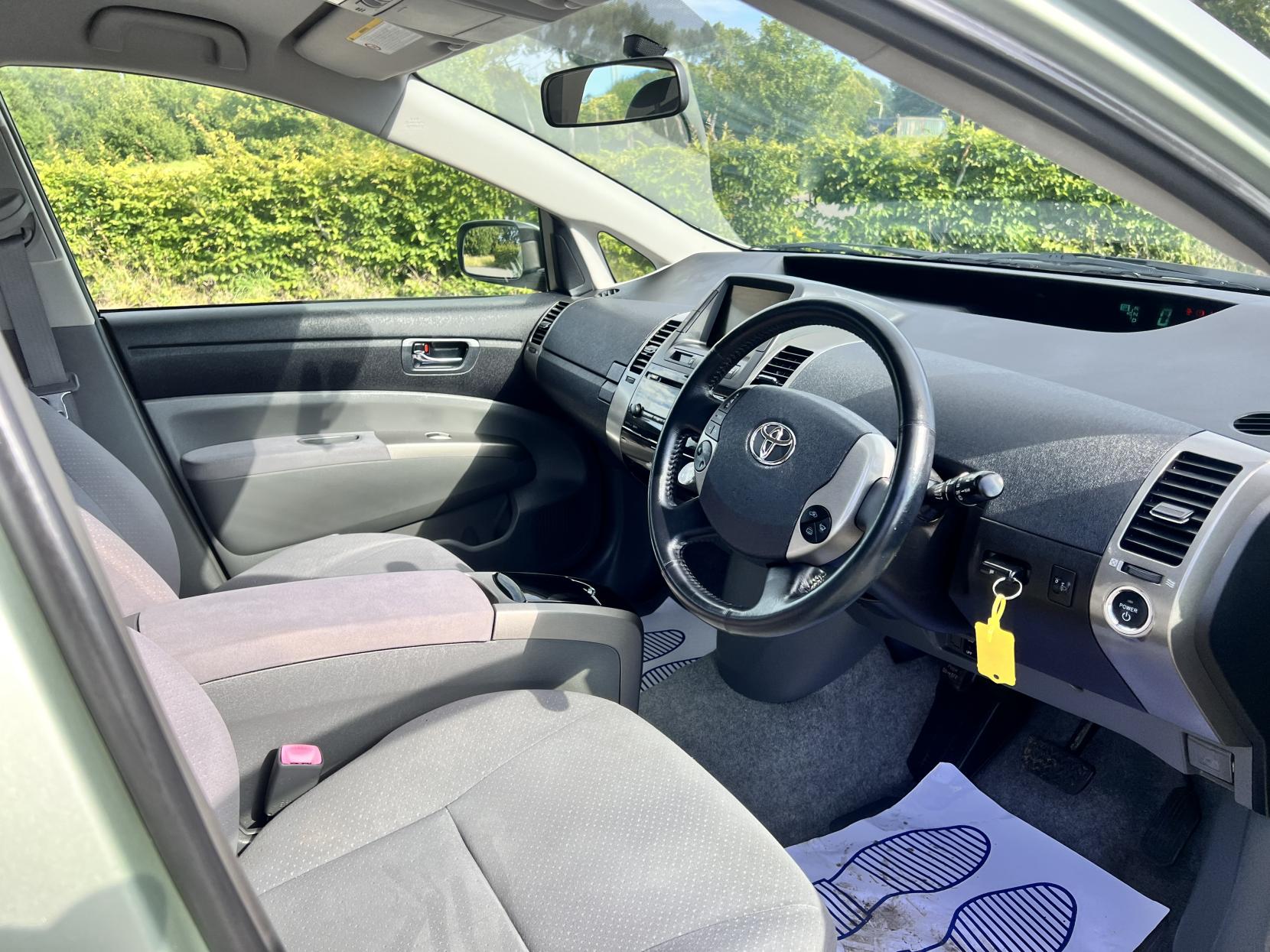 Toyota Prius 1.5 T3 Hatchback 5dr Petrol Hybrid CVT (104 g/km, 76 bhp)