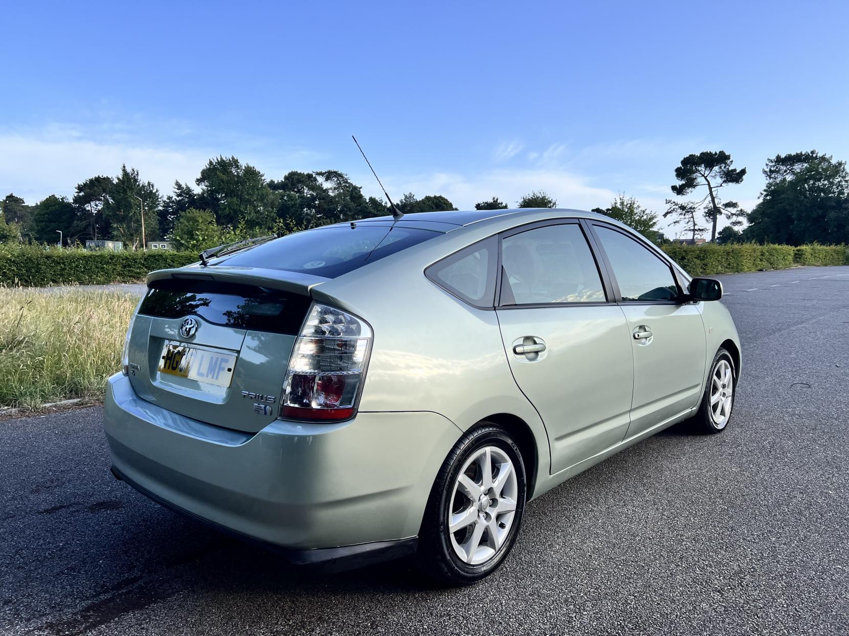 Toyota Prius 1.5 T3 Hatchback 5dr Petrol Hybrid CVT (104 g/km, 76 bhp)