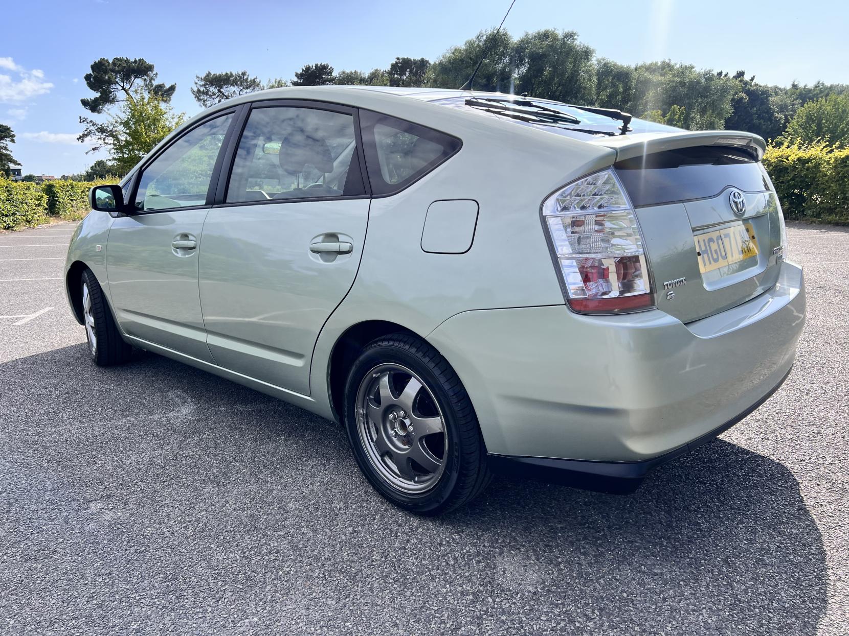 Toyota Prius 1.5 T3 Hatchback 5dr Petrol Hybrid CVT (104 g/km, 76 bhp)