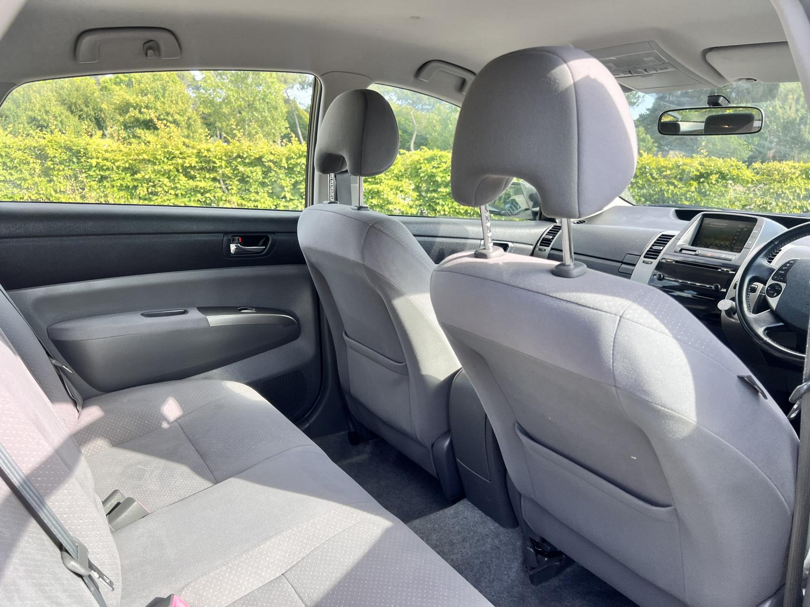Toyota Prius 1.5 T3 Hatchback 5dr Petrol Hybrid CVT (104 g/km, 76 bhp)