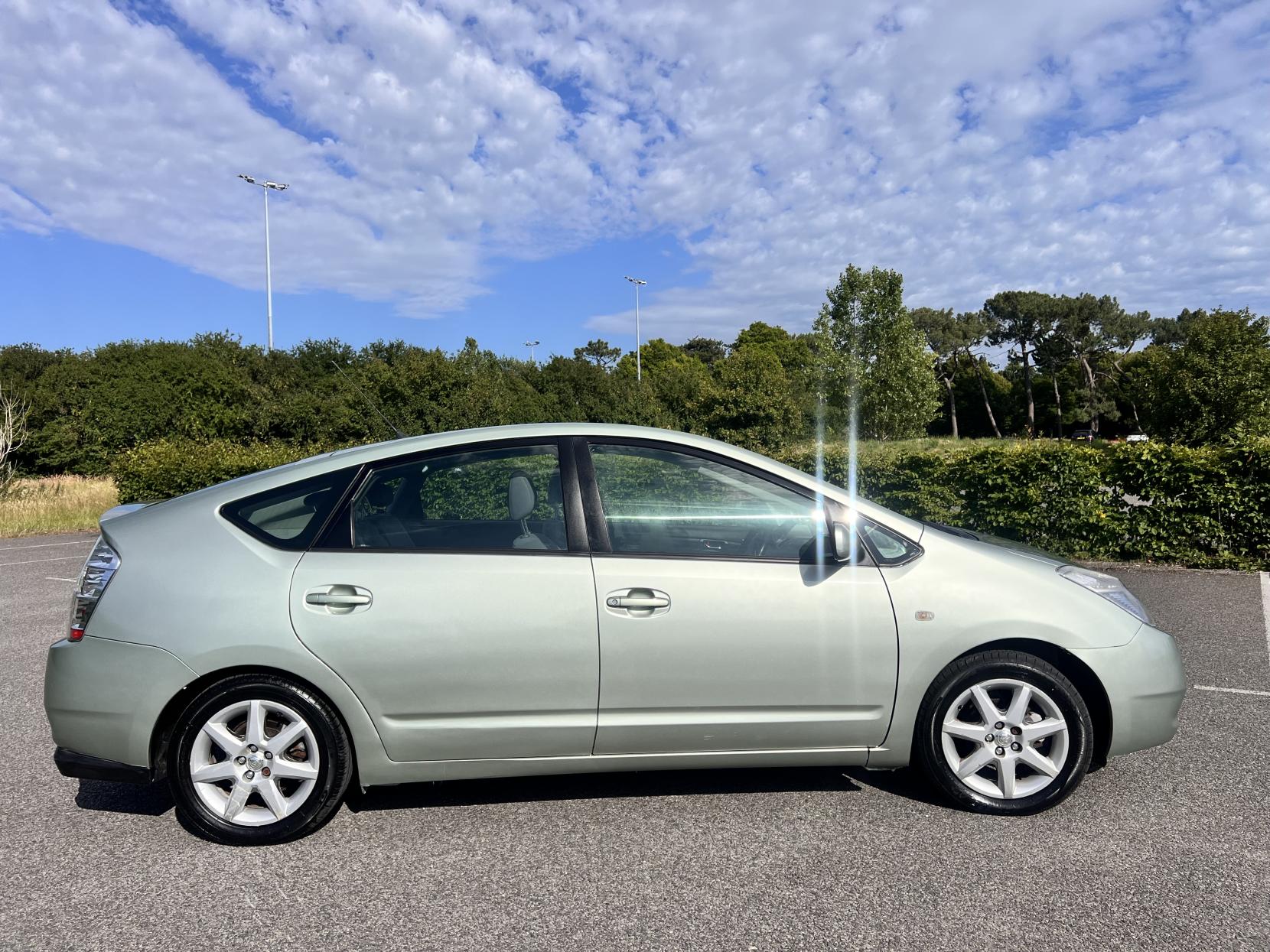 Toyota Prius 1.5 T3 Hatchback 5dr Petrol Hybrid CVT (104 g/km, 76 bhp)