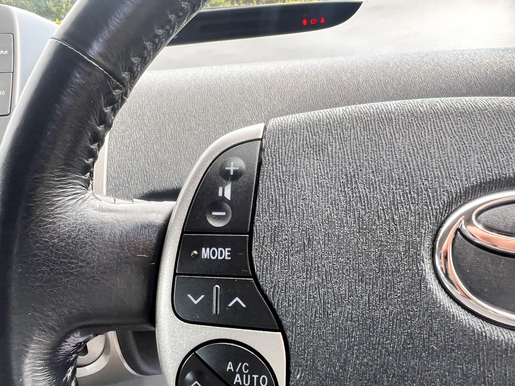 Toyota Prius 1.5 T3 Hatchback 5dr Petrol Hybrid CVT (104 g/km, 76 bhp)