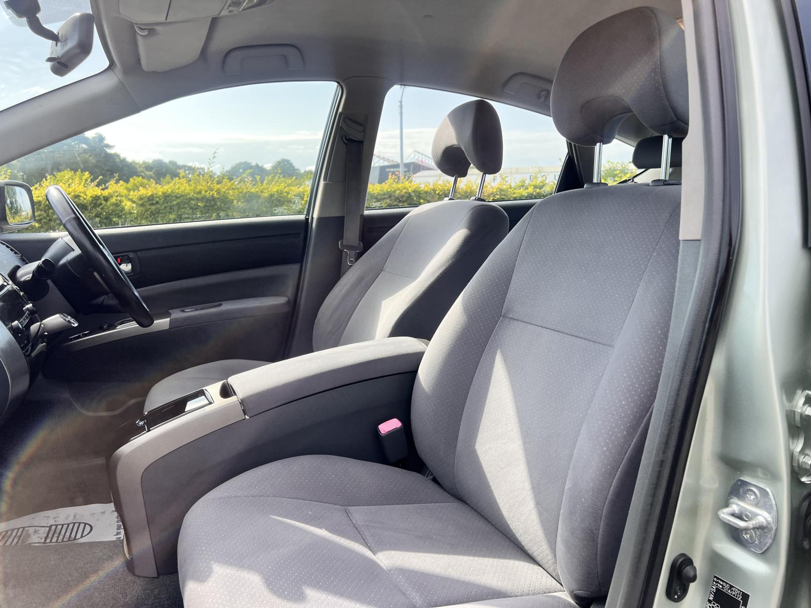 Toyota Prius 1.5 T3 Hatchback 5dr Petrol Hybrid CVT (104 g/km, 76 bhp)