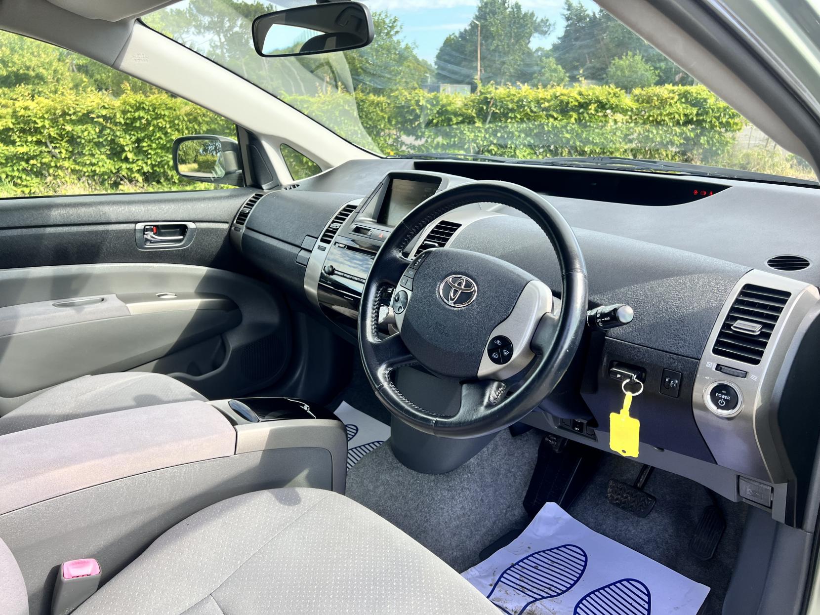 Toyota Prius 1.5 T3 Hatchback 5dr Petrol Hybrid CVT (104 g/km, 76 bhp)