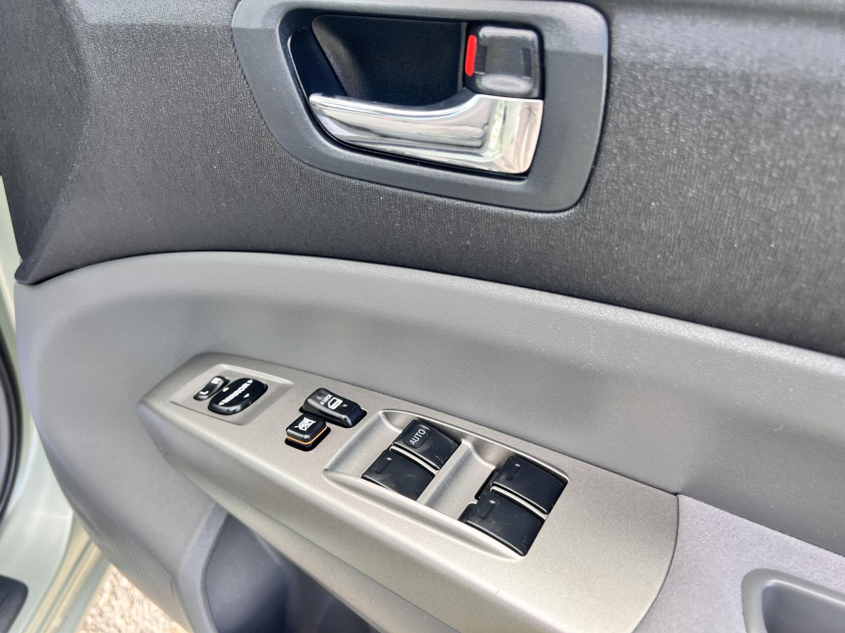 Toyota Prius 1.5 T3 Hatchback 5dr Petrol Hybrid CVT (104 g/km, 76 bhp)