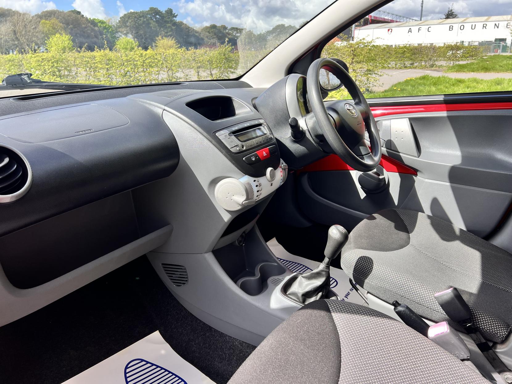 Toyota AYGO 1.0 VVT-i + Hatchback 5dr Petrol Manual Euro 4 (67 bhp)