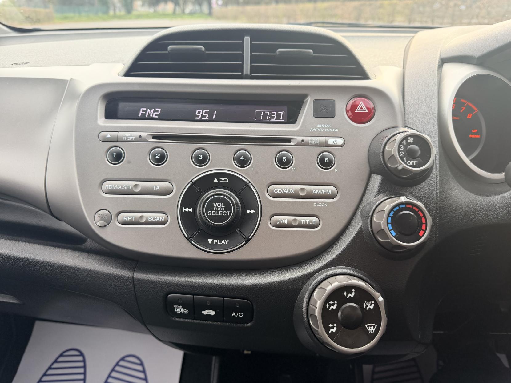 Honda Jazz 1.4 i-VTEC ES Hatchback 5dr Petrol Manual Euro 4 (100 ps)