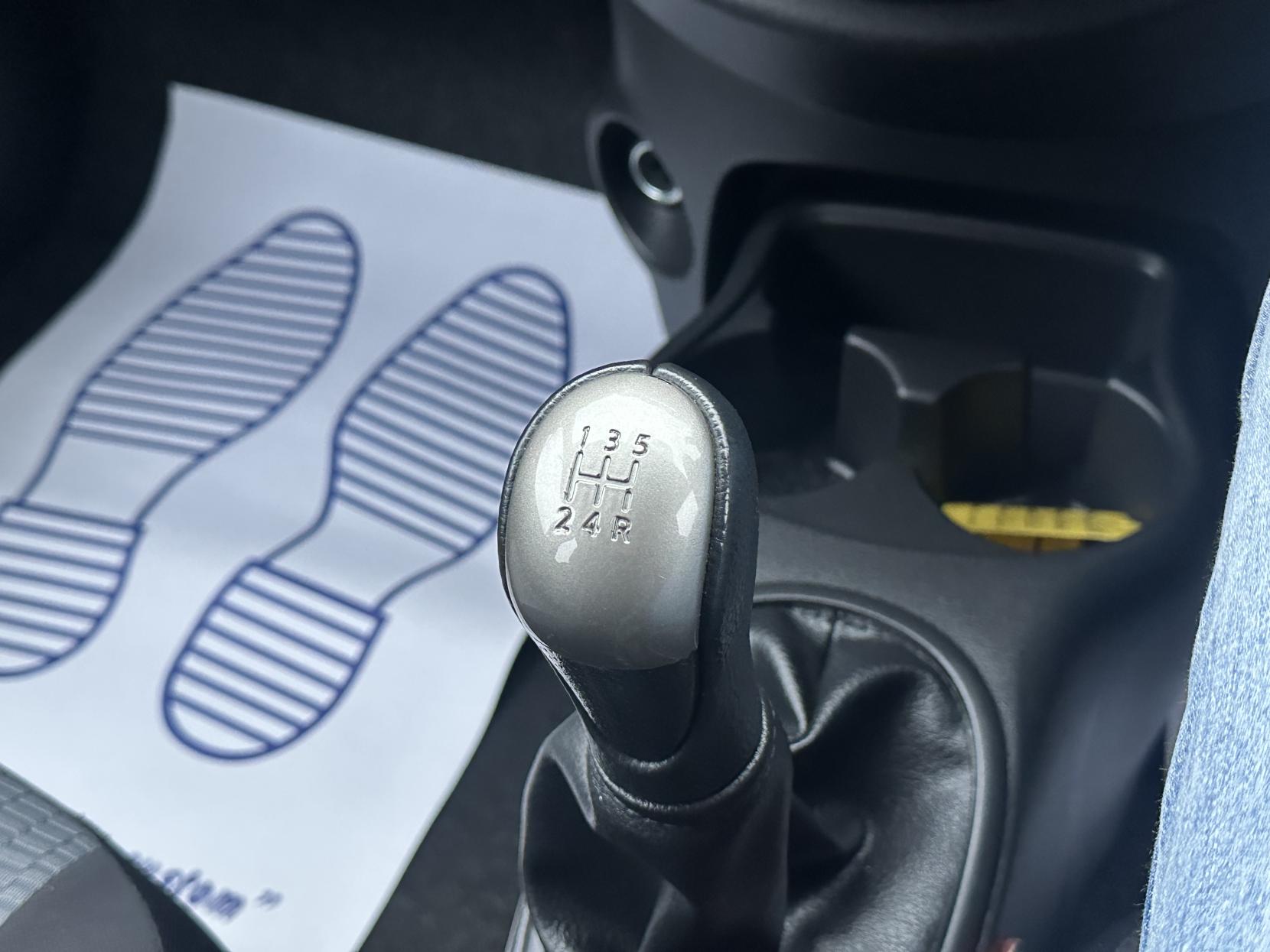 Nissan Micra 1.2 12V Elle Hatchback 5dr Petrol Manual Euro 5 (80 ps)