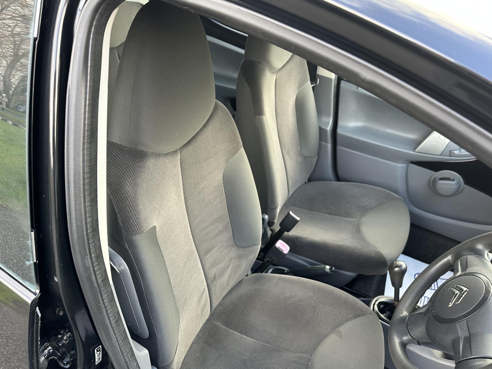 Citroen C1 1.0i Rhythm Hatchback 5dr Petrol Manual Euro 4 (67 ps)