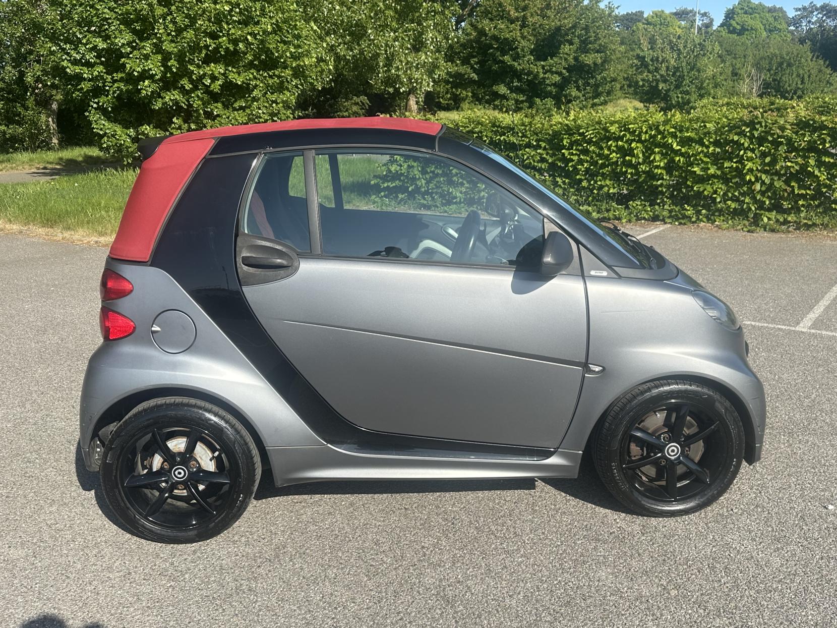 Smart fortwo 1.0 MHD Pulse Cabriolet 2dr Petrol SoftTouch Euro 5 (s/s) (71 bhp)