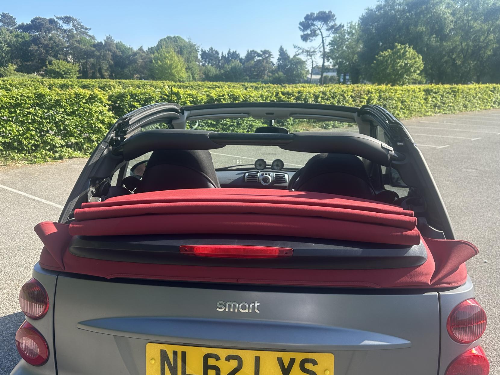 Smart fortwo 1.0 MHD Pulse Cabriolet 2dr Petrol SoftTouch Euro 5 (s/s) (71 bhp)