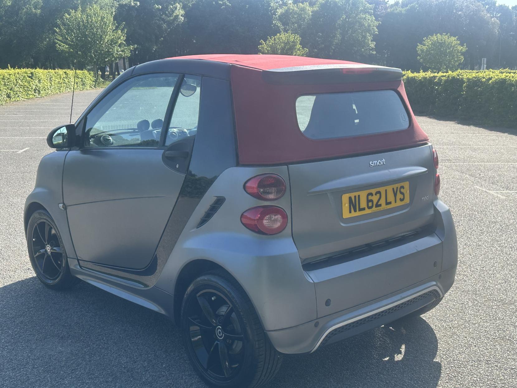 Smart fortwo 1.0 MHD Pulse Cabriolet 2dr Petrol SoftTouch Euro 5 (s/s) (71 bhp)