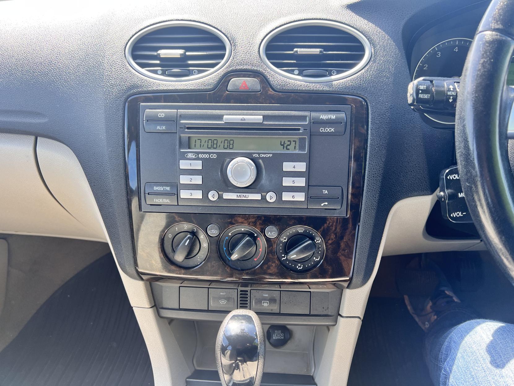 Ford Focus 1.6 Ghia Hatchback 5dr Petrol Automatic (184 g/km, 99 bhp)