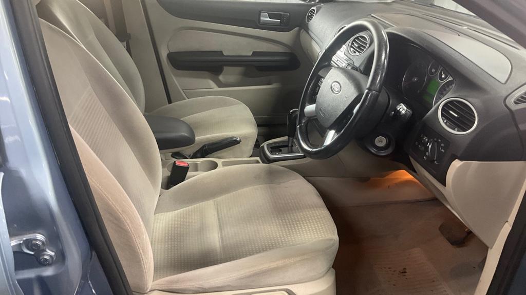 Ford Focus 1.6 Ghia Hatchback 5dr Petrol Automatic (184 g/km, 99 bhp)