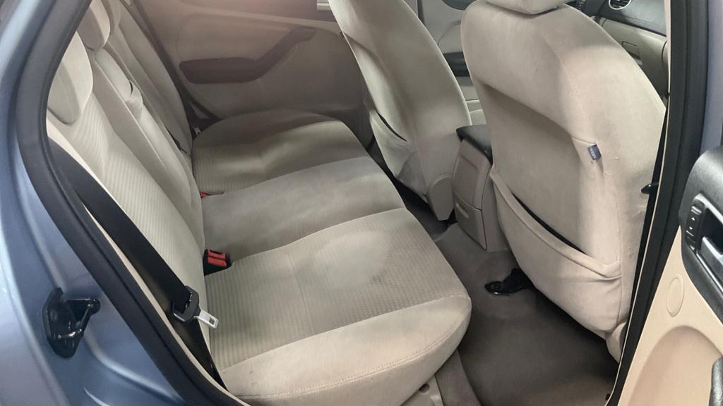 Ford Focus 1.6 Ghia Hatchback 5dr Petrol Automatic (184 g/km, 99 bhp)