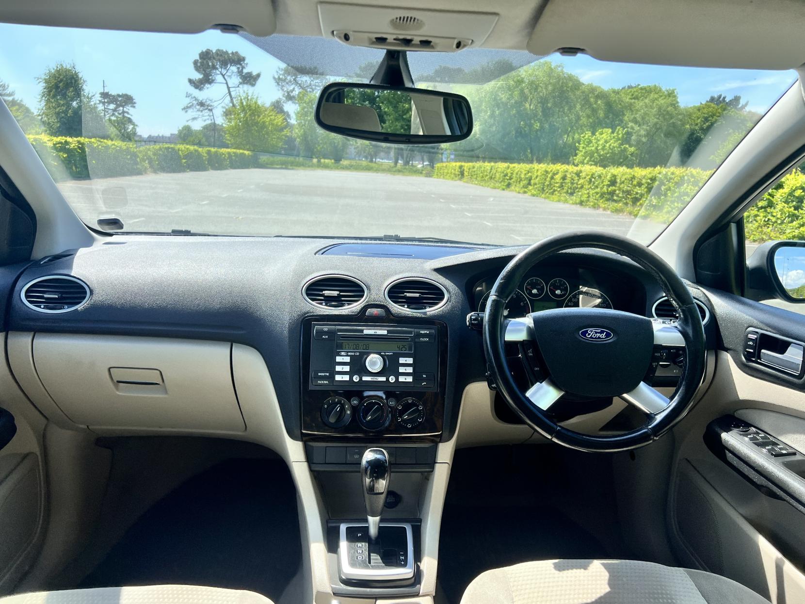 Ford Focus 1.6 Ghia Hatchback 5dr Petrol Automatic (184 g/km, 99 bhp)
