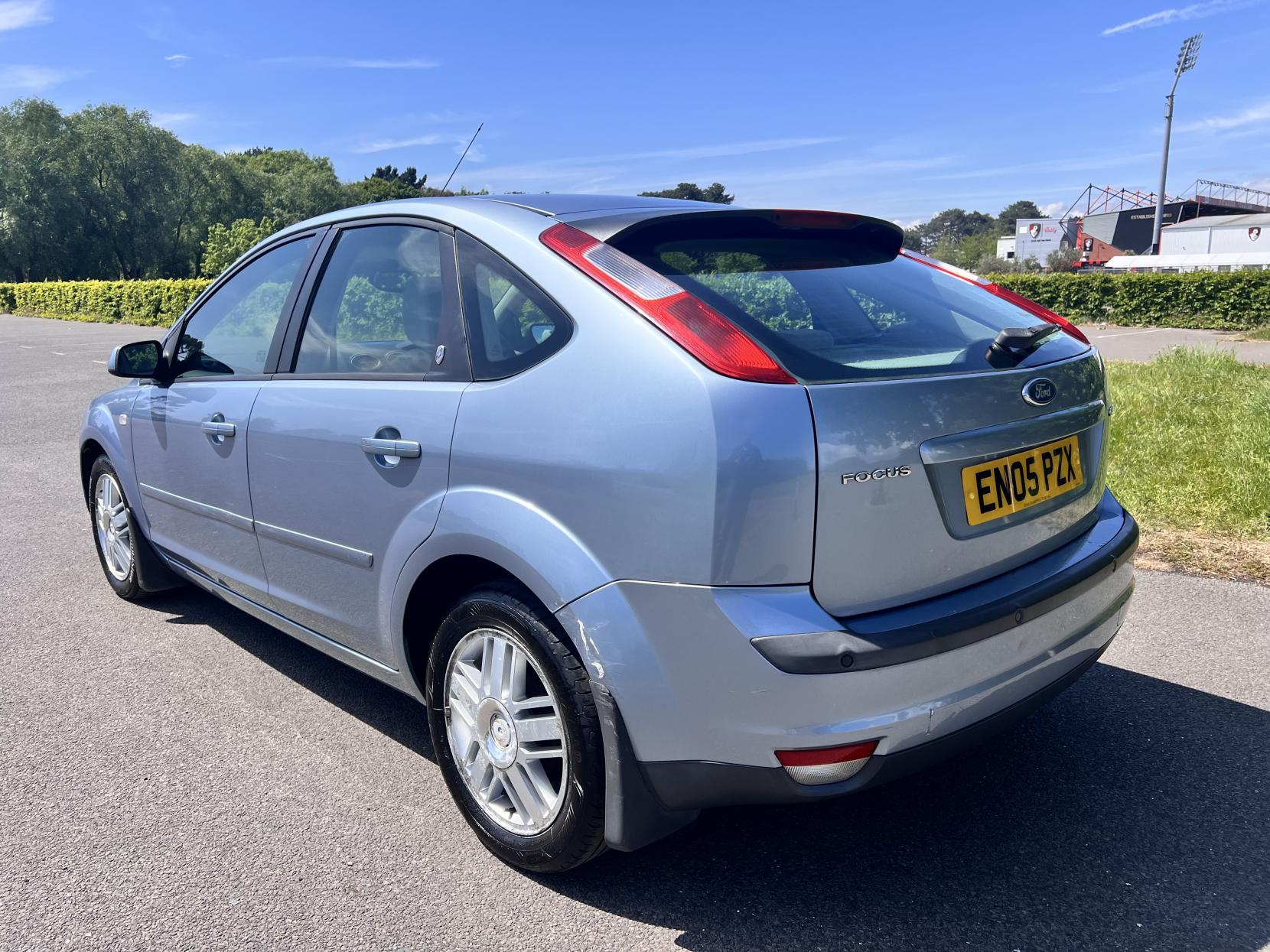 Ford Focus 1.6 Ghia Hatchback 5dr Petrol Automatic (184 g/km, 99 bhp)