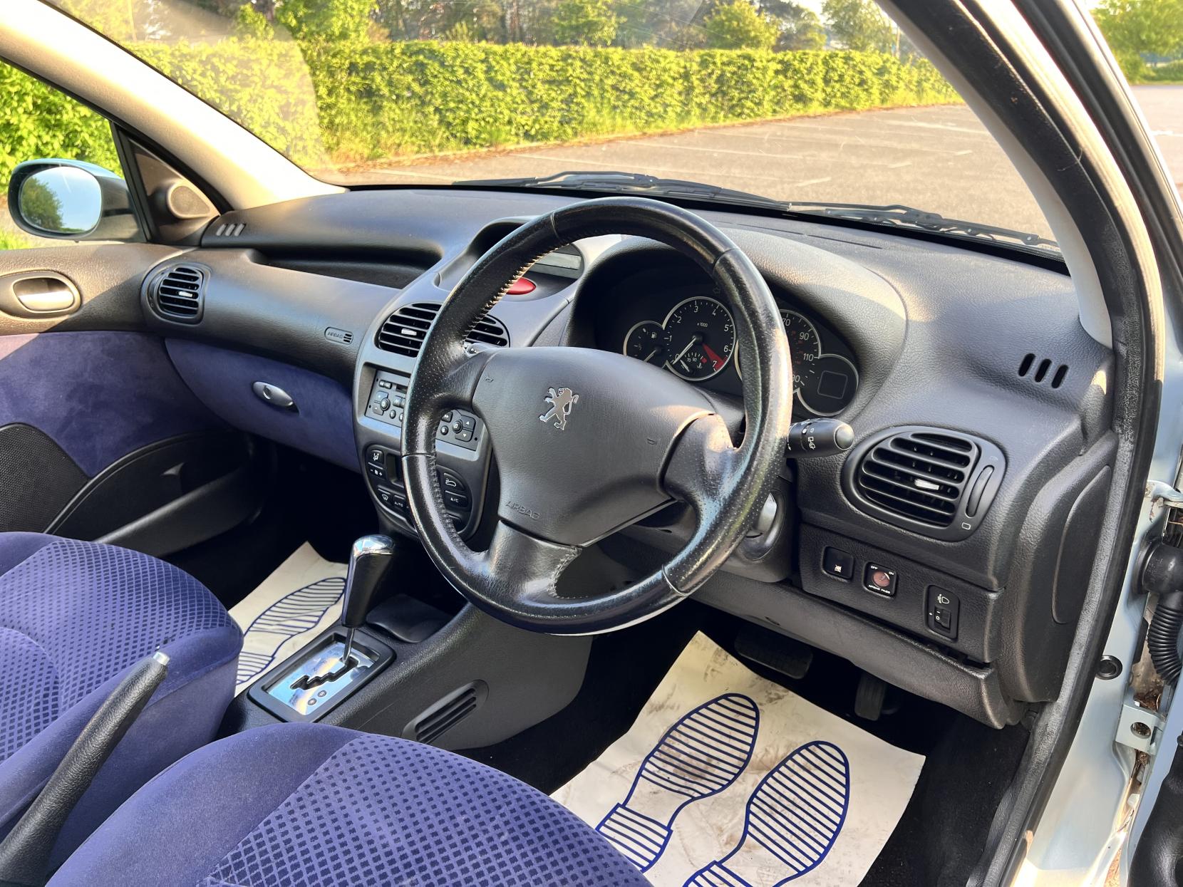 Peugeot 206 1.4 8v SE Hatchback 5dr Petrol Automatic (165 g/km, 75 bhp)