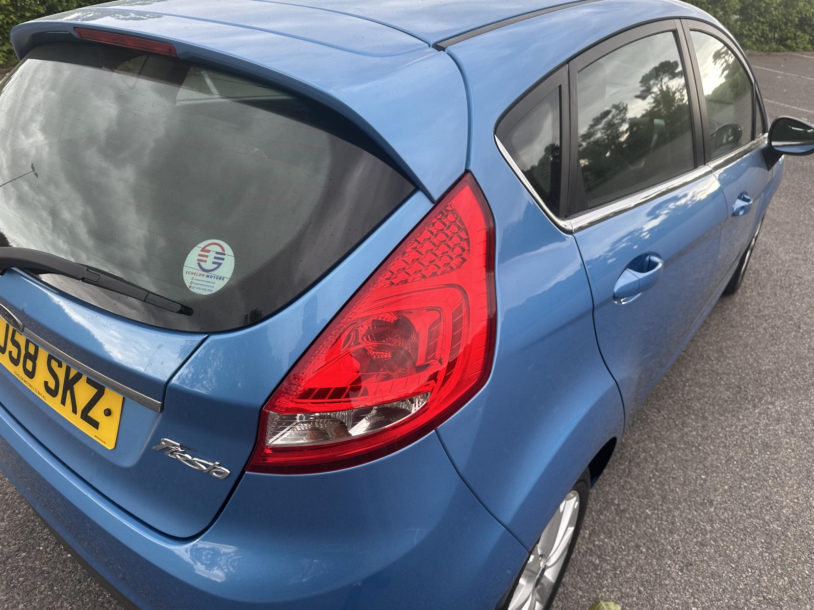 Ford Fiesta 1.4 Zetec Hatchback 5dr Petrol Manual (133 g/km, 94 bhp)