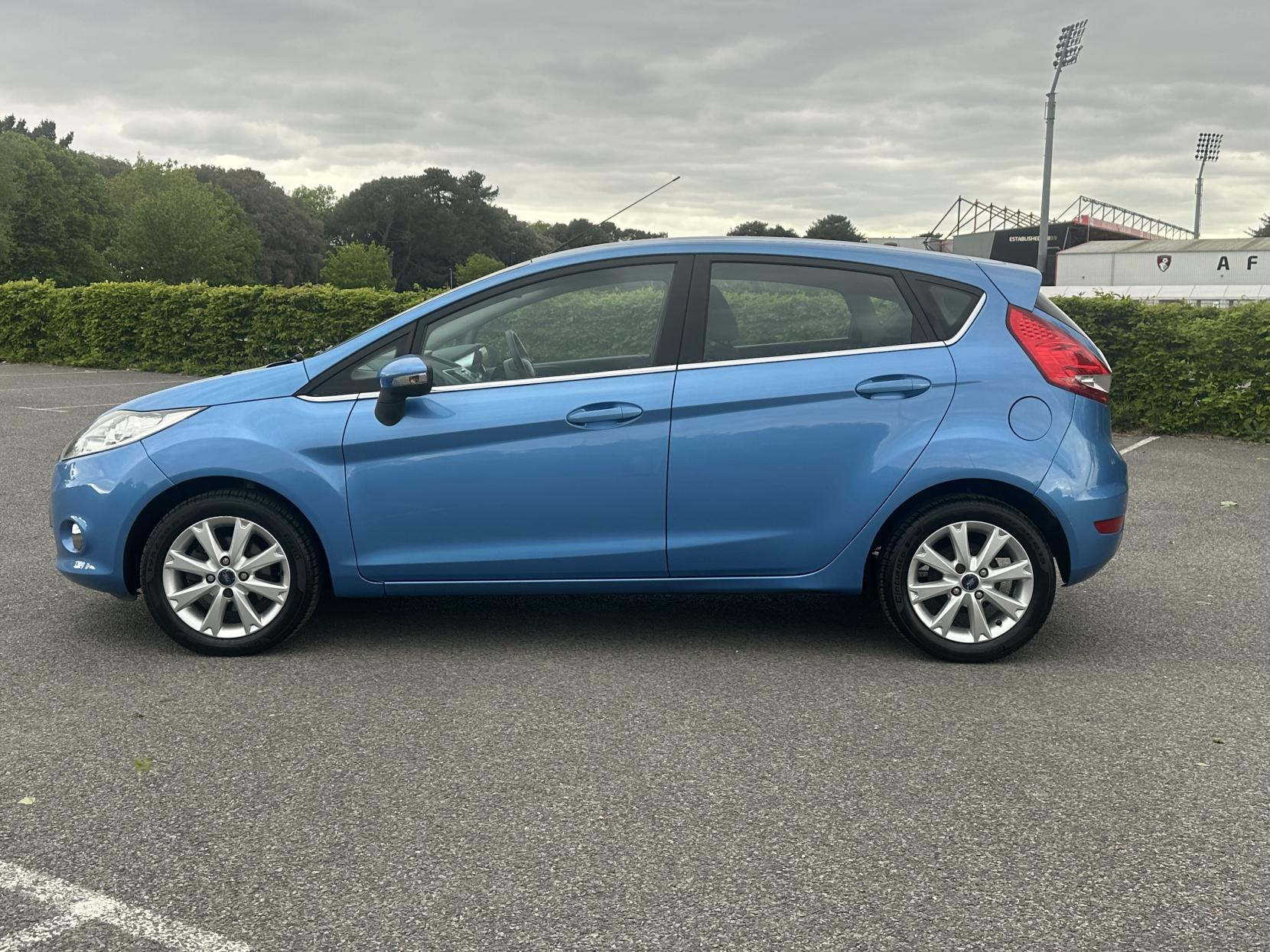 Ford Fiesta 1.4 Zetec Hatchback 5dr Petrol Manual (133 g/km, 94 bhp)