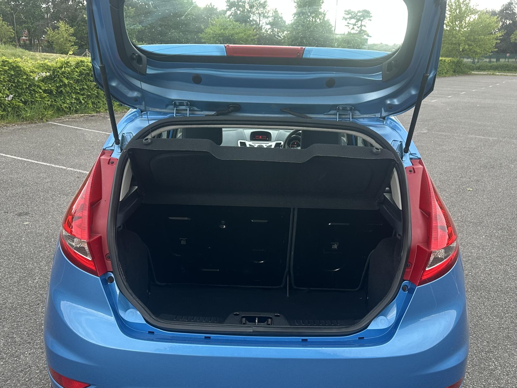 Ford Fiesta 1.4 Zetec Hatchback 5dr Petrol Manual (133 g/km, 94 bhp)
