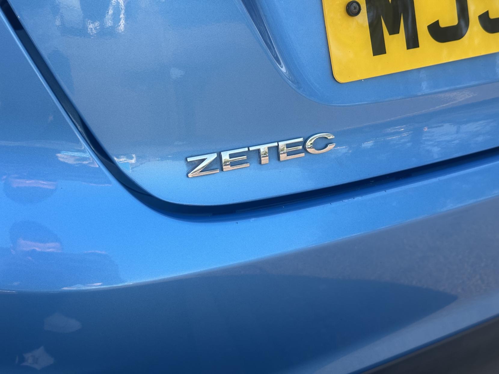 Ford Fiesta 1.4 Zetec Hatchback 5dr Petrol Manual (133 g/km, 94 bhp)